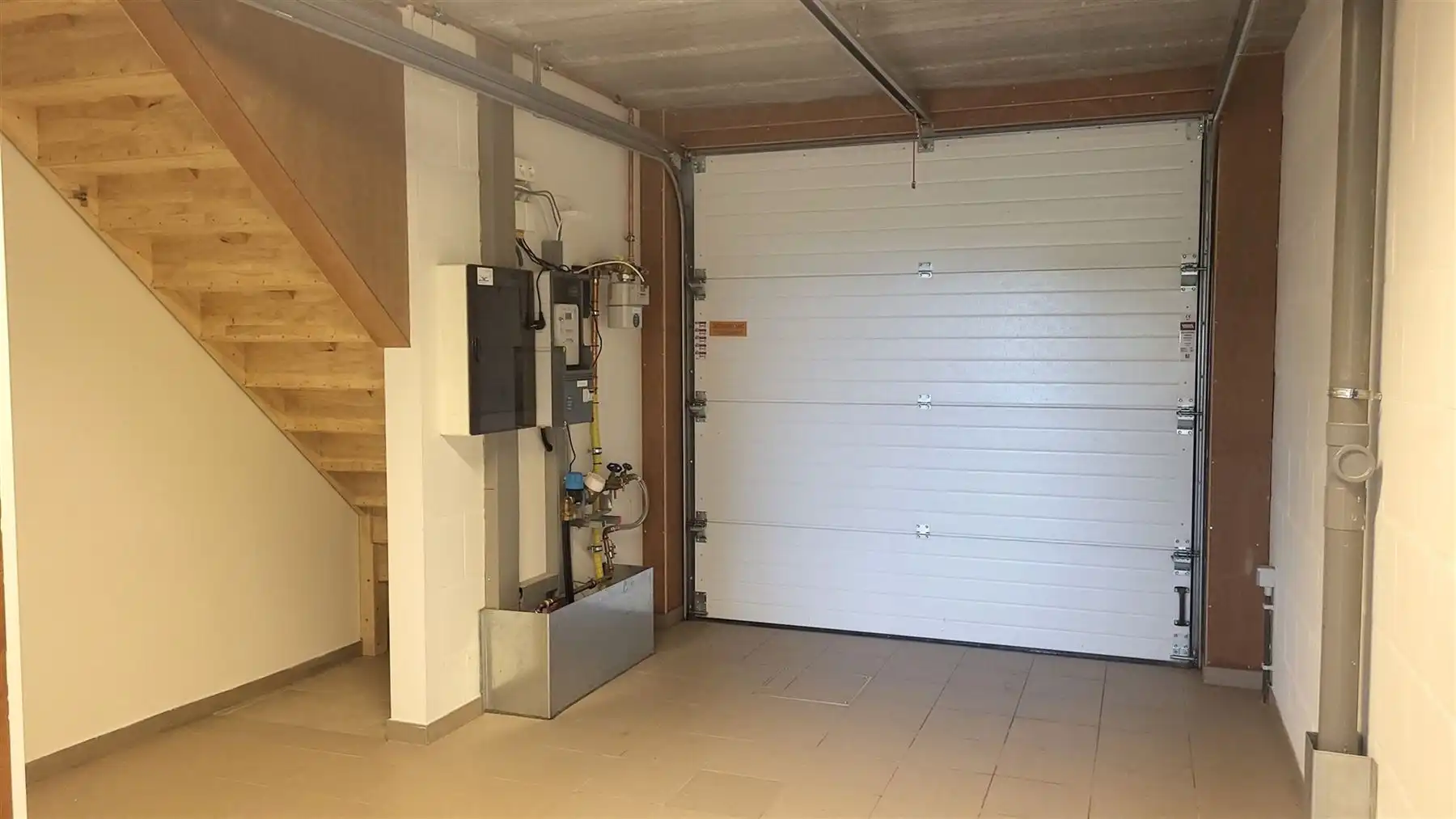 instapklare woning met drie slaapkamers en garage foto 8