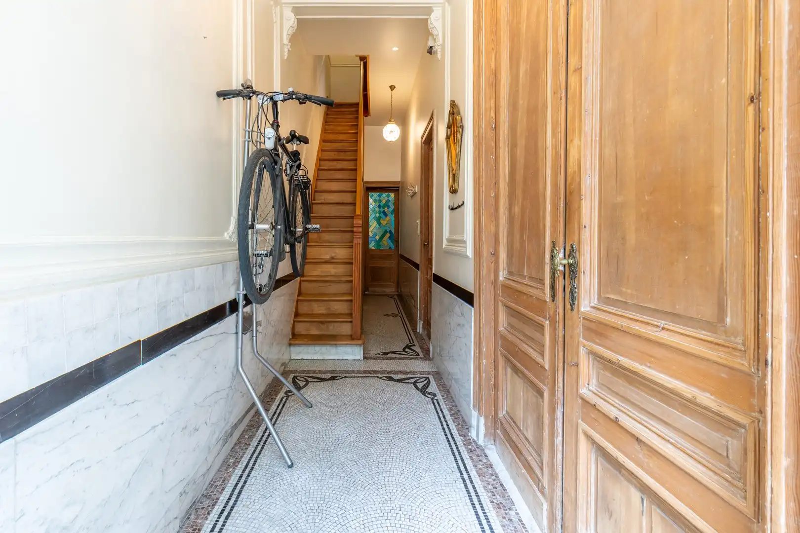 Karaktervol herenhuis met prachtig houtwerk, ruime&nbsp;terrassen en tal van mogelijkheden in centrum van&nbsp;Antwerpen foto 2