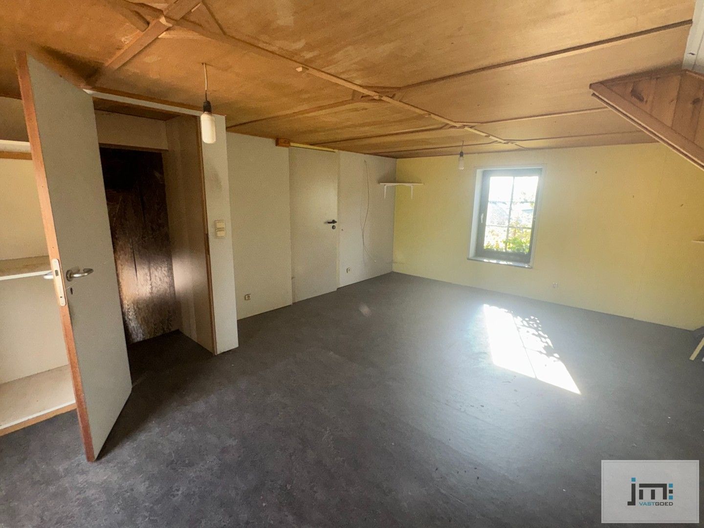 Woning op een groot perceel foto 10