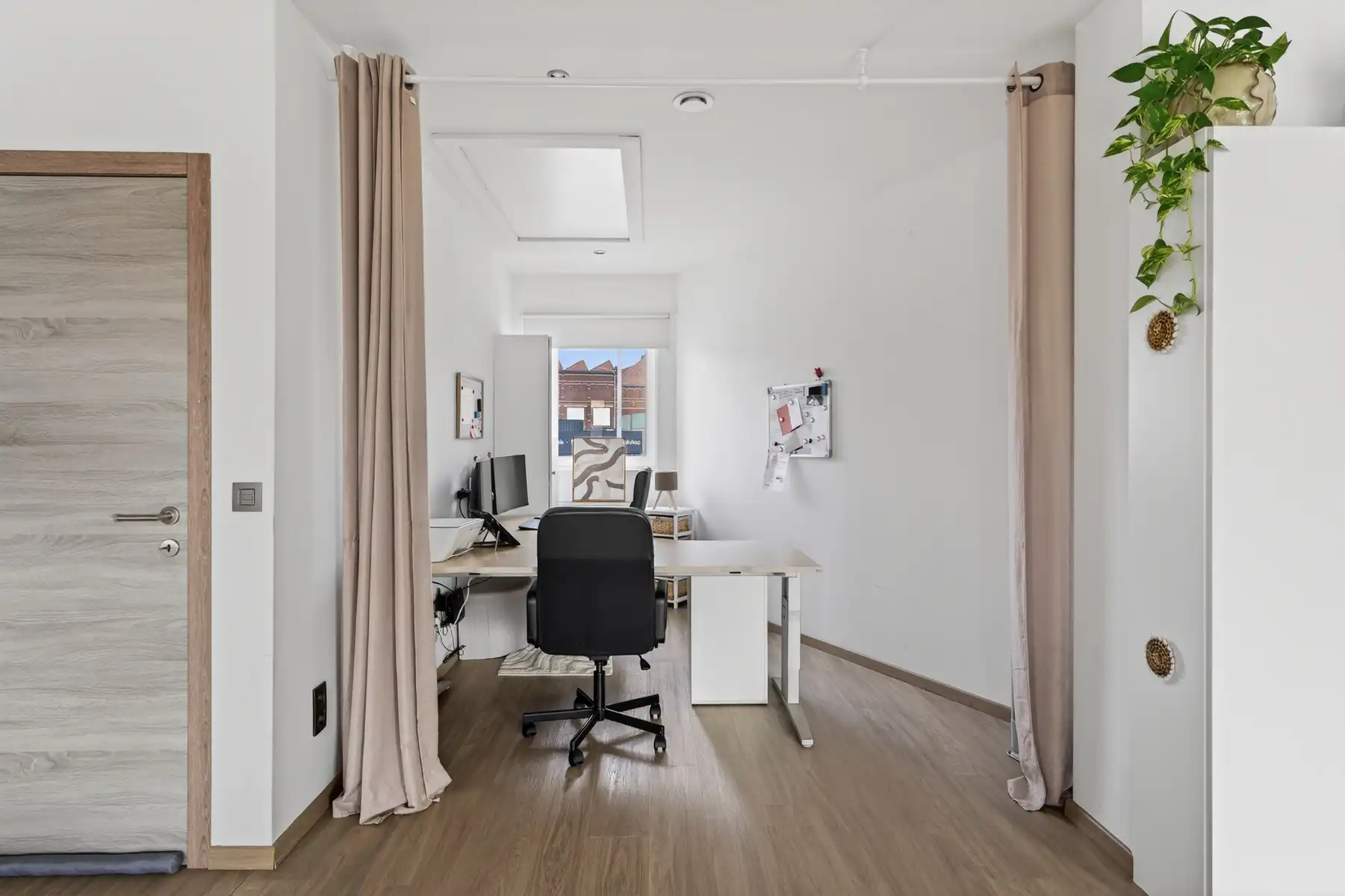 Magazijn met bovenliggend appartement in Ronse foto 10