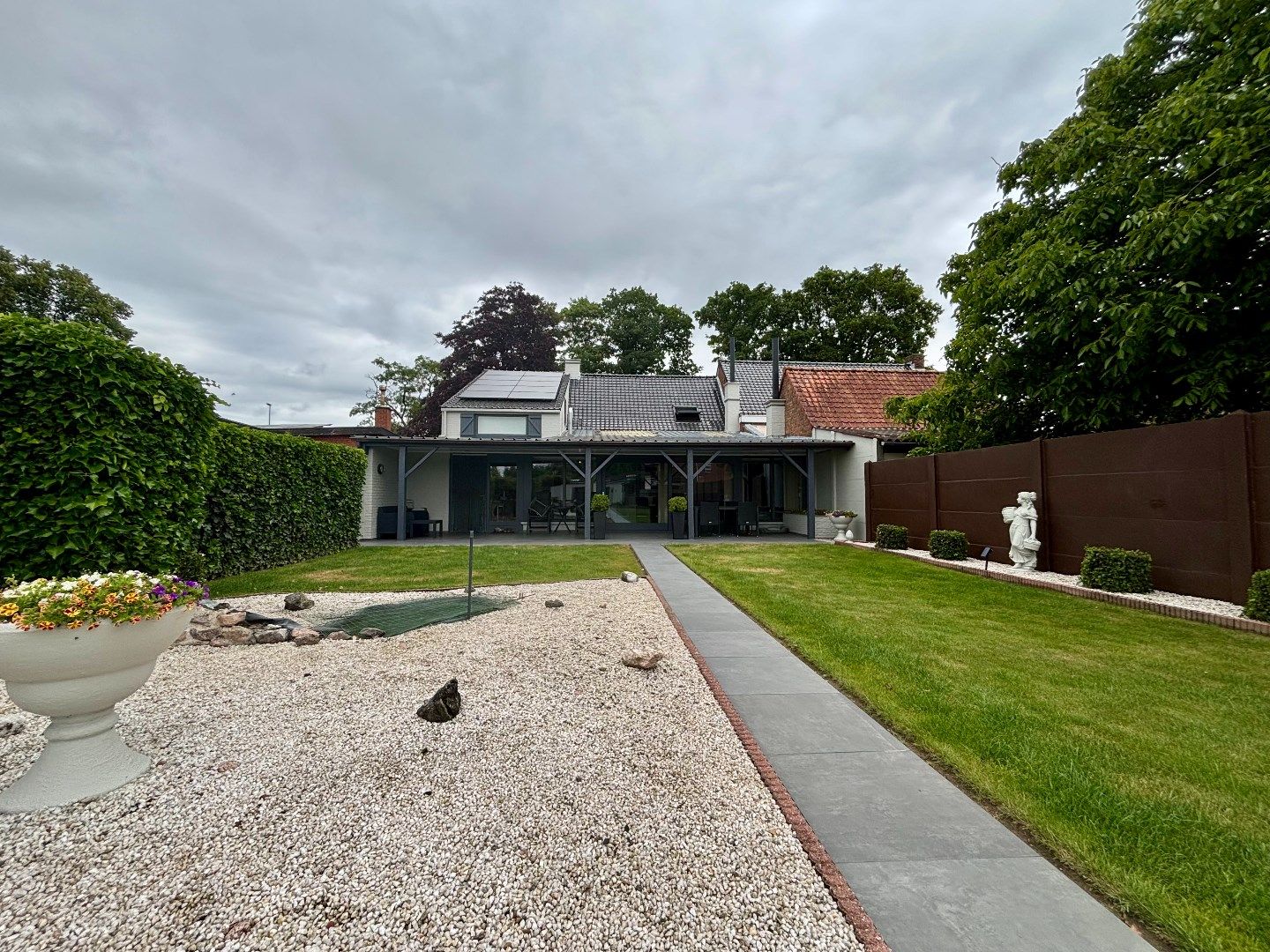 Ruime verzorgde half open woning met tuin en garage. foto 5