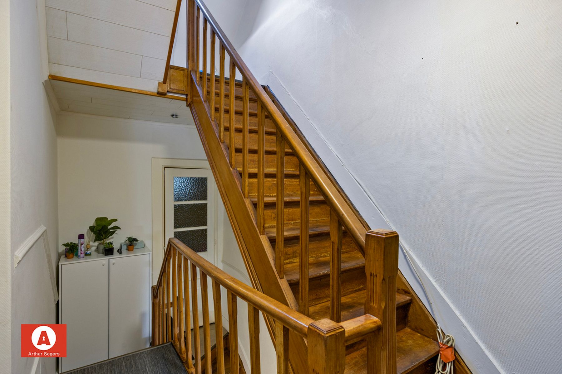 Woonhuis opgesplitst in 2 appartementen/woon-entiteiten foto 14