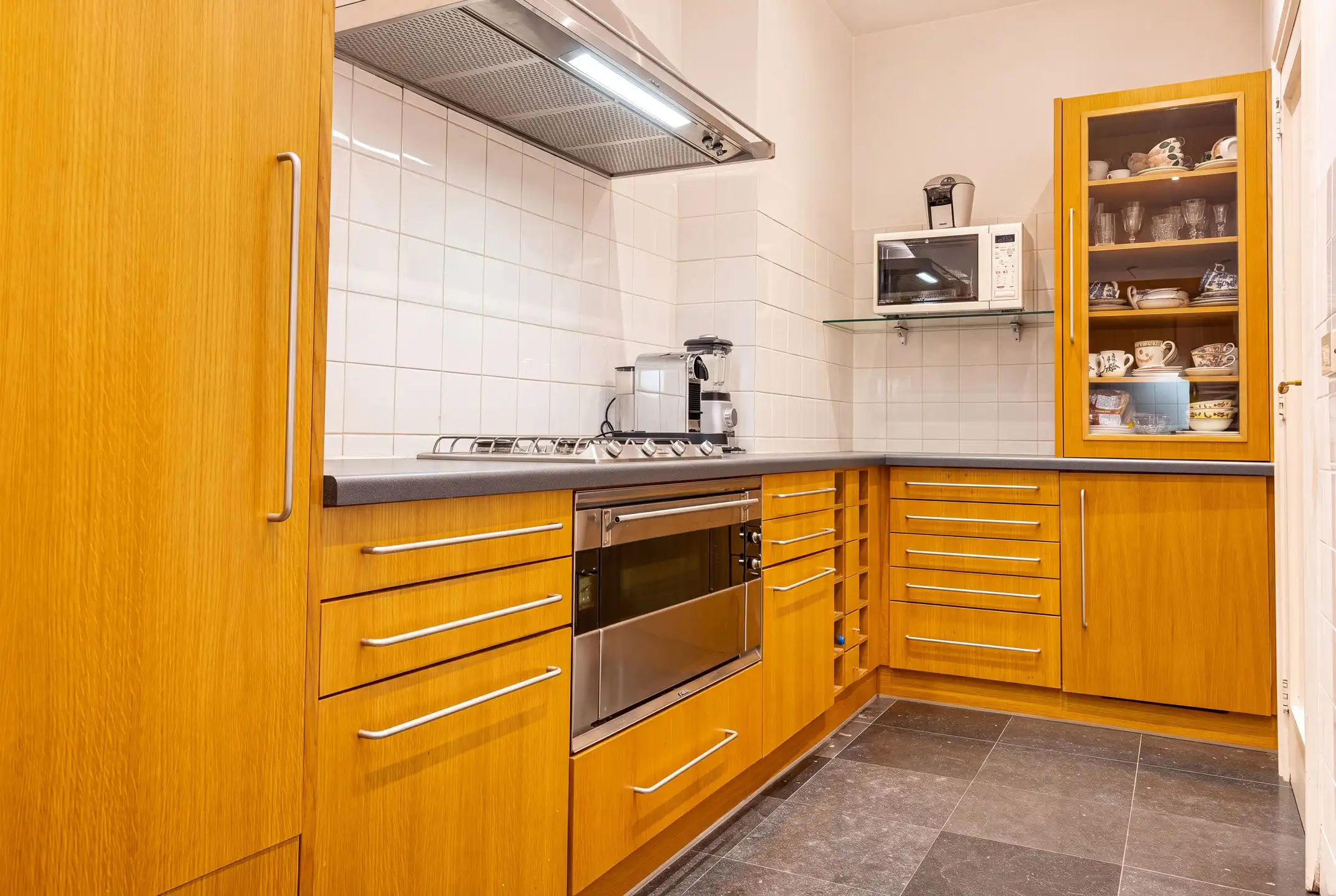 Ruim luxeappartement met uitzicht op Ter Kamerenbos foto 13