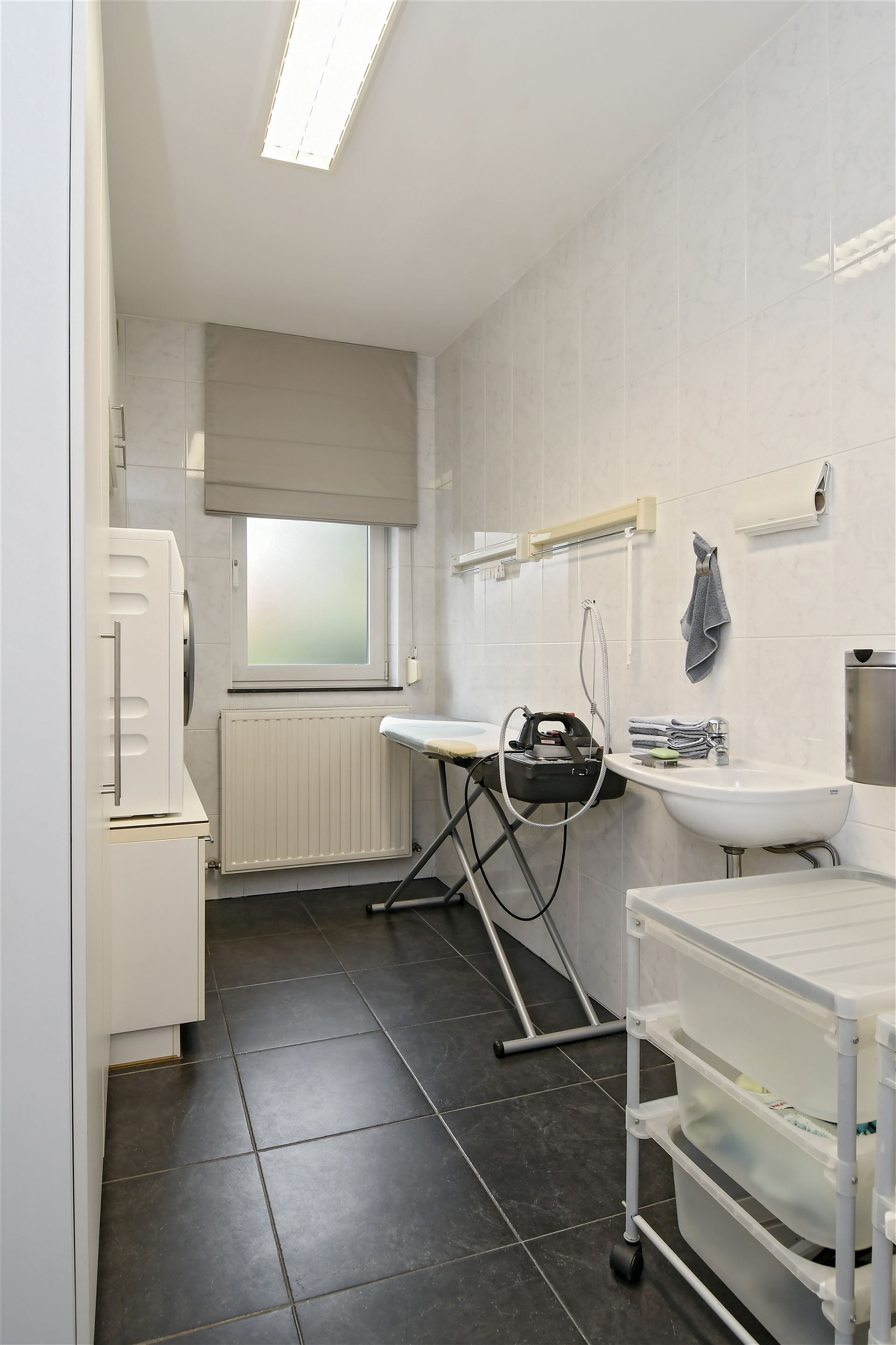 Luxueus en instapklaar appartement met 3 terrassen en ondergrondse garagebox in residentie “Leemhoek III” te Maaseik. foto 26