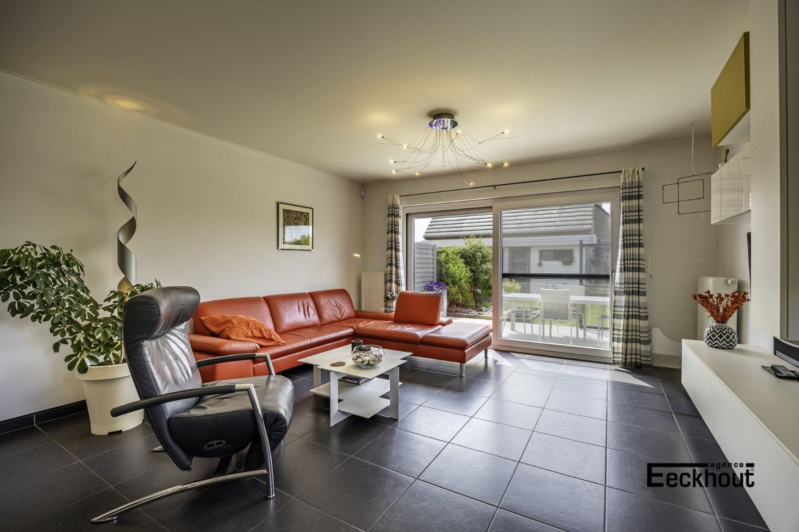 Recente halfopen woning met zonnige tuin & carport te Bredene! foto 3