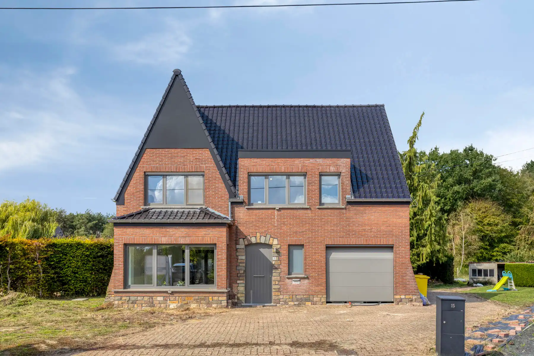 Ruime, energiezuinige gezinswoning met prachtige tuin foto 2
