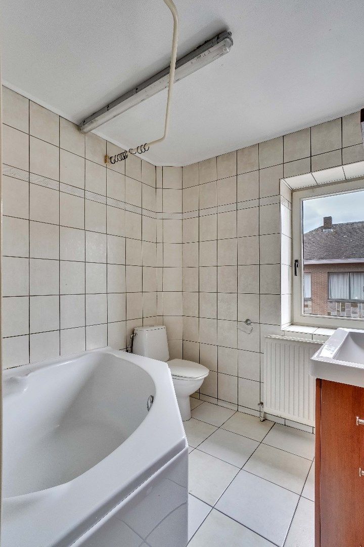 IN OPTIE ! OP TE FRISSEN WONING MET 3 SLPKS + UITBREIDINGSMOGELIJKHEDEN TE NEERHAREN !  foto 18