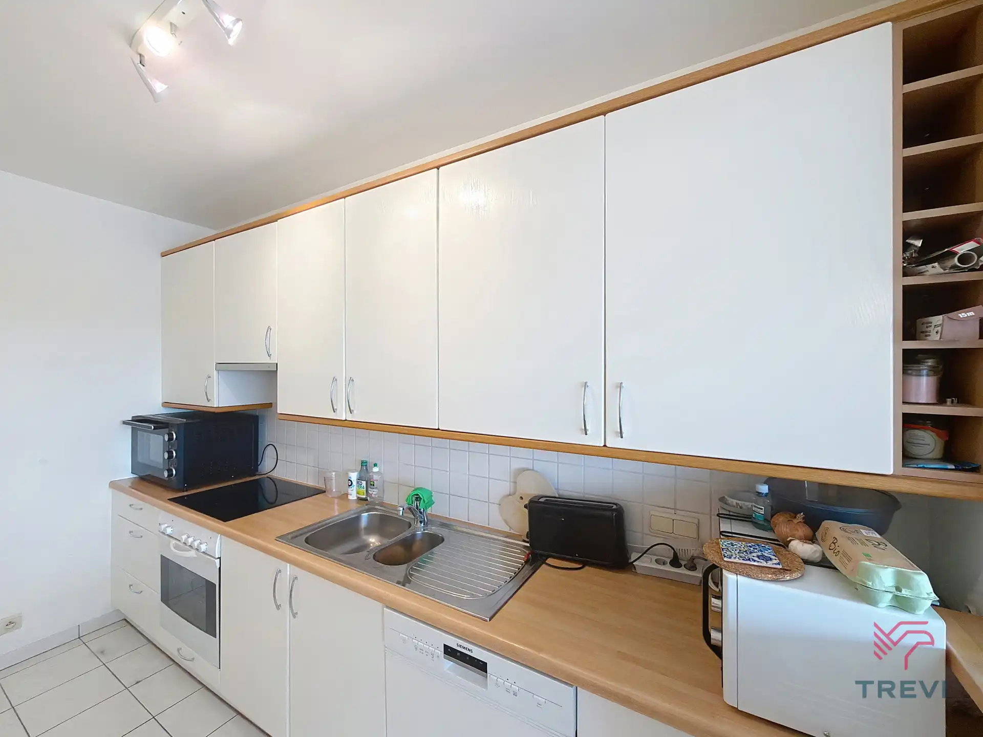 Licht appartement met 2 slaapkamers op de 10e verdieping! foto 6