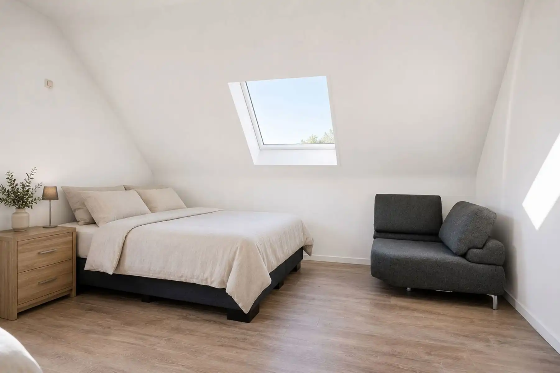 PRACHTIG AFGEWERKT EN ENERGIEZUINIG DUPLEX-APPARTEMENT (123 M2 WOONOPPERVLAKTE) (BRON: EPB) MET 2 SLAAPKAMERS, RUIM &nbsp;EN ZONOVERGOTEN TERRAS, EN AUTOSTANDPLAATS EN TUINBERGING TE NEERHAREN!&nbsp; foto 10