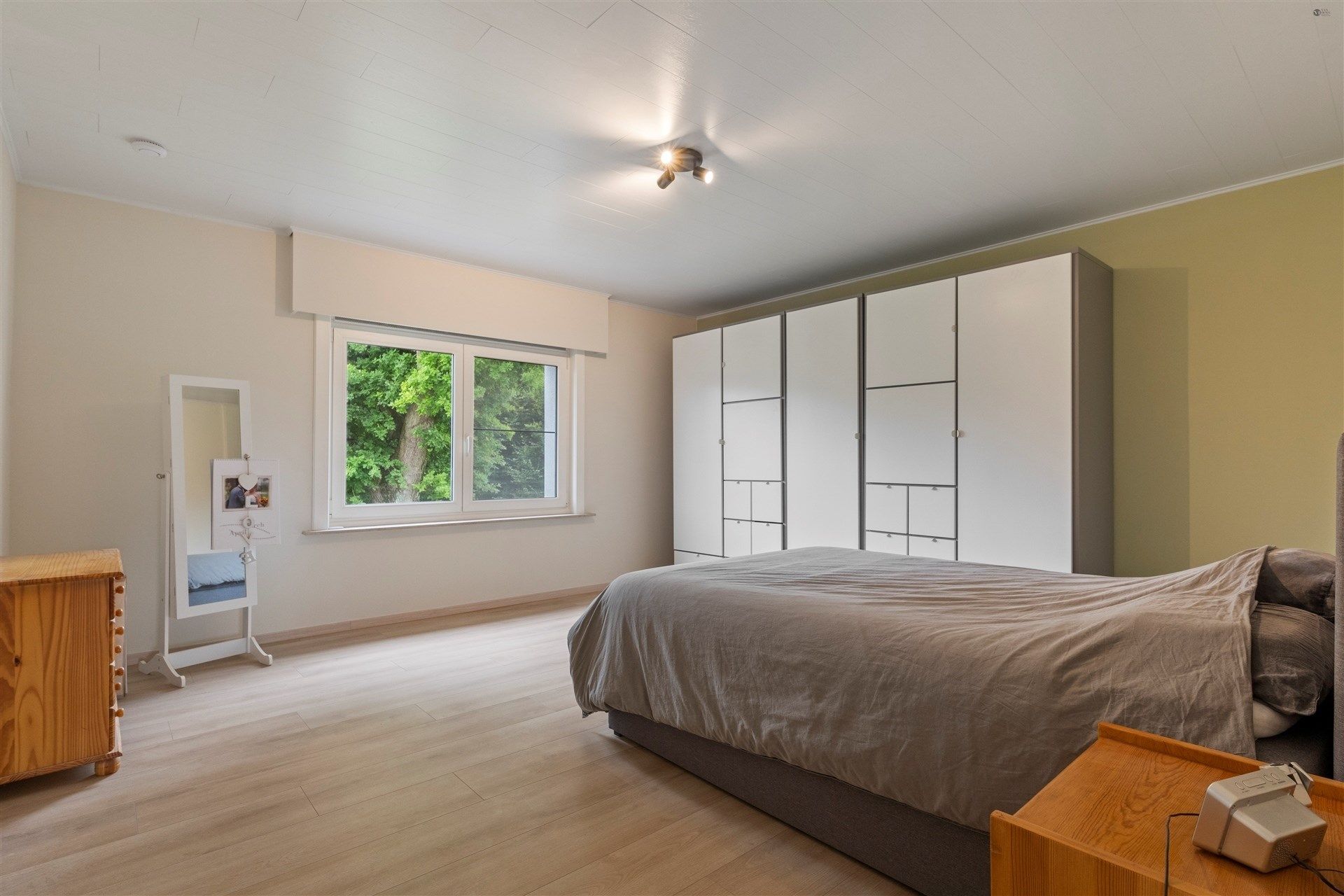 Open bebouwing met 5 slaapkamers op 2.561m² grond foto 21