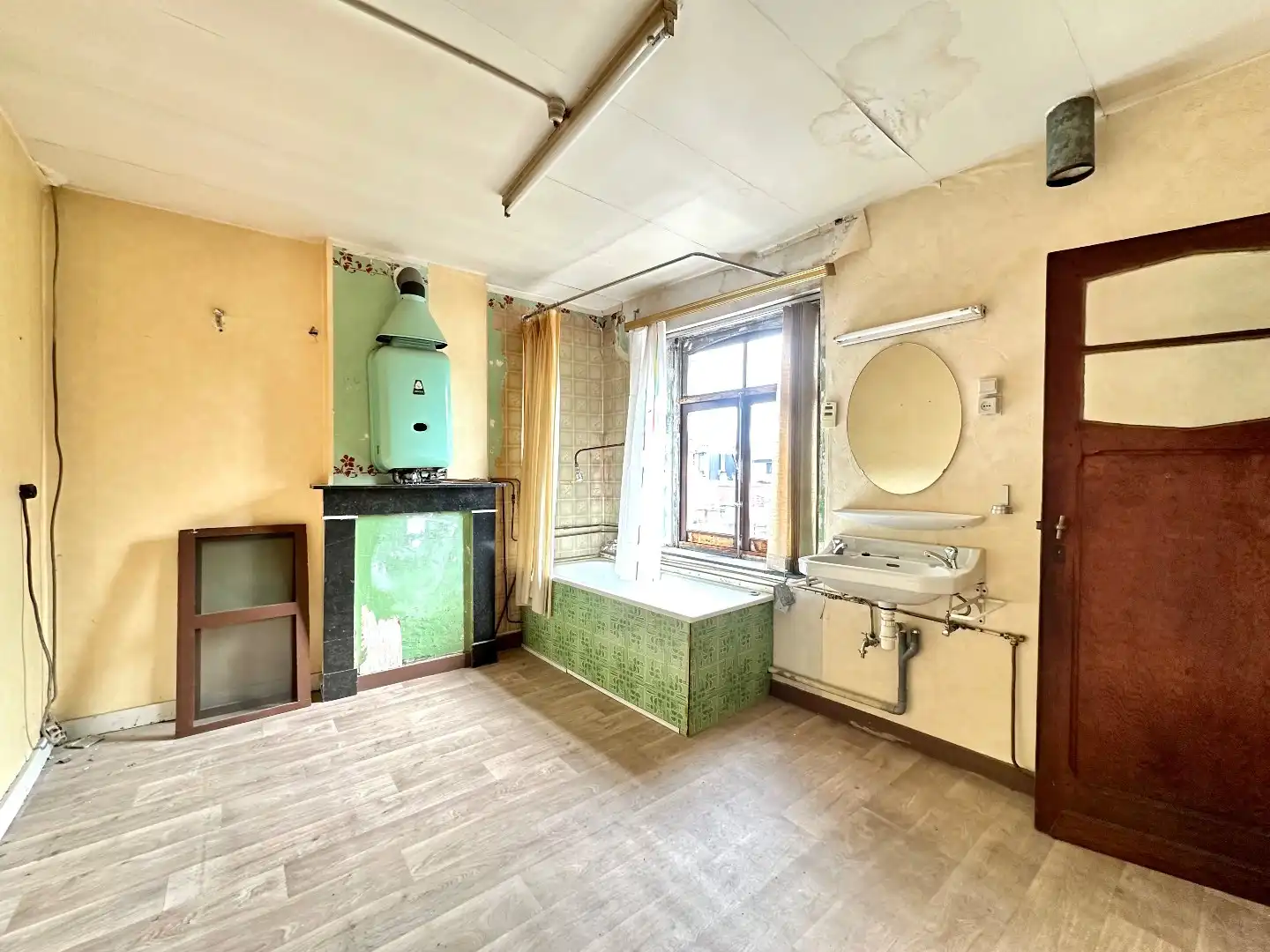 Te renoveren woning met veel mogelijkheden in het hart van Tongeren foto 7