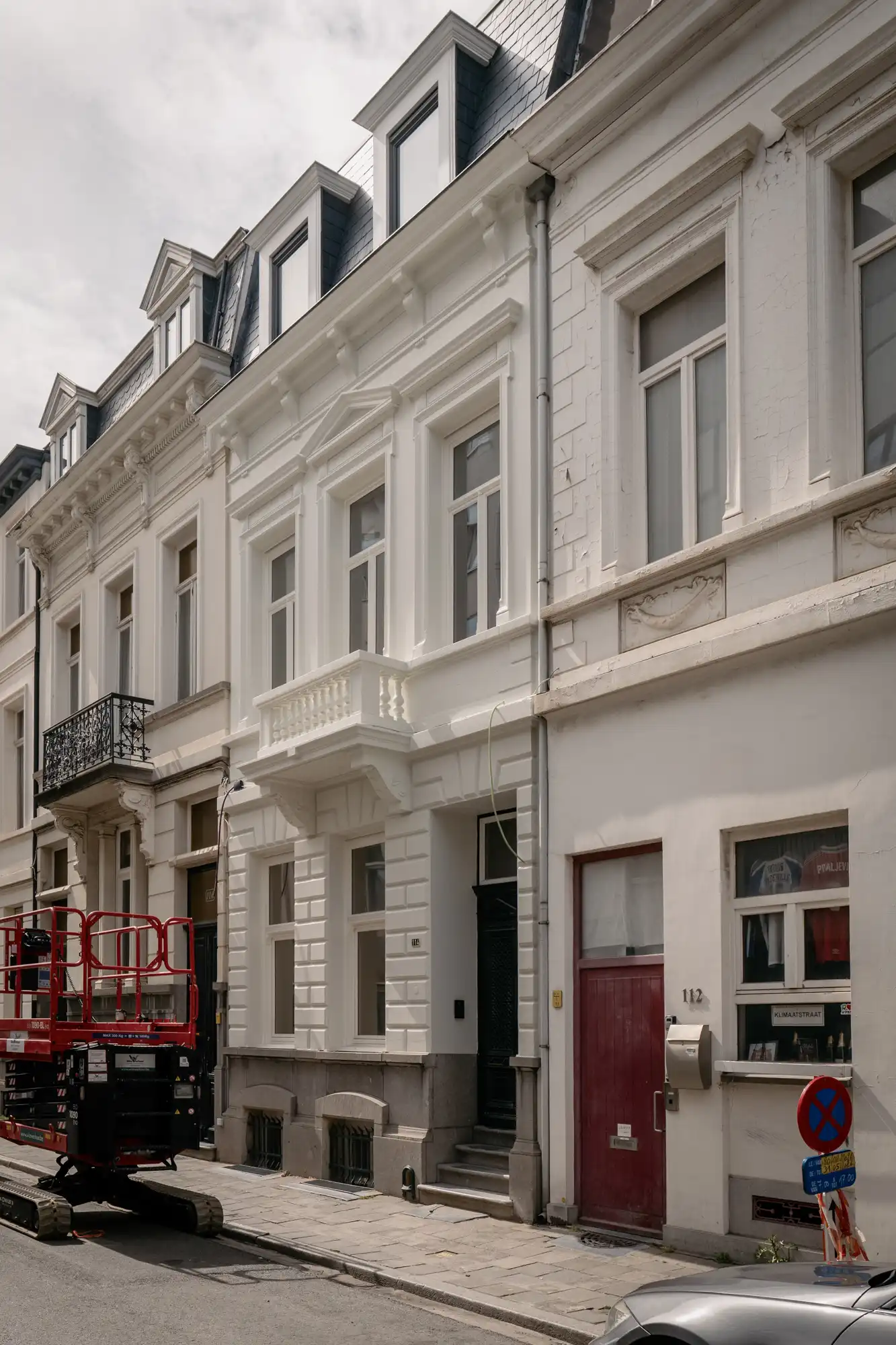 Volledig gerenoveerde woning. Eerste bewoning. Vijf slaapkamers. Een tuin die maar niet stopt. foto 25