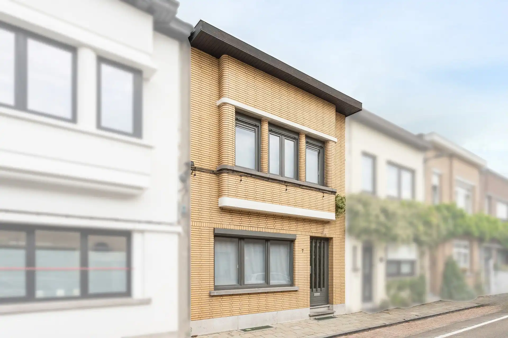Instapklare eengezinswoning met 3 slaapkamers, 2 badkamers en gezellige stadstuin. foto 2