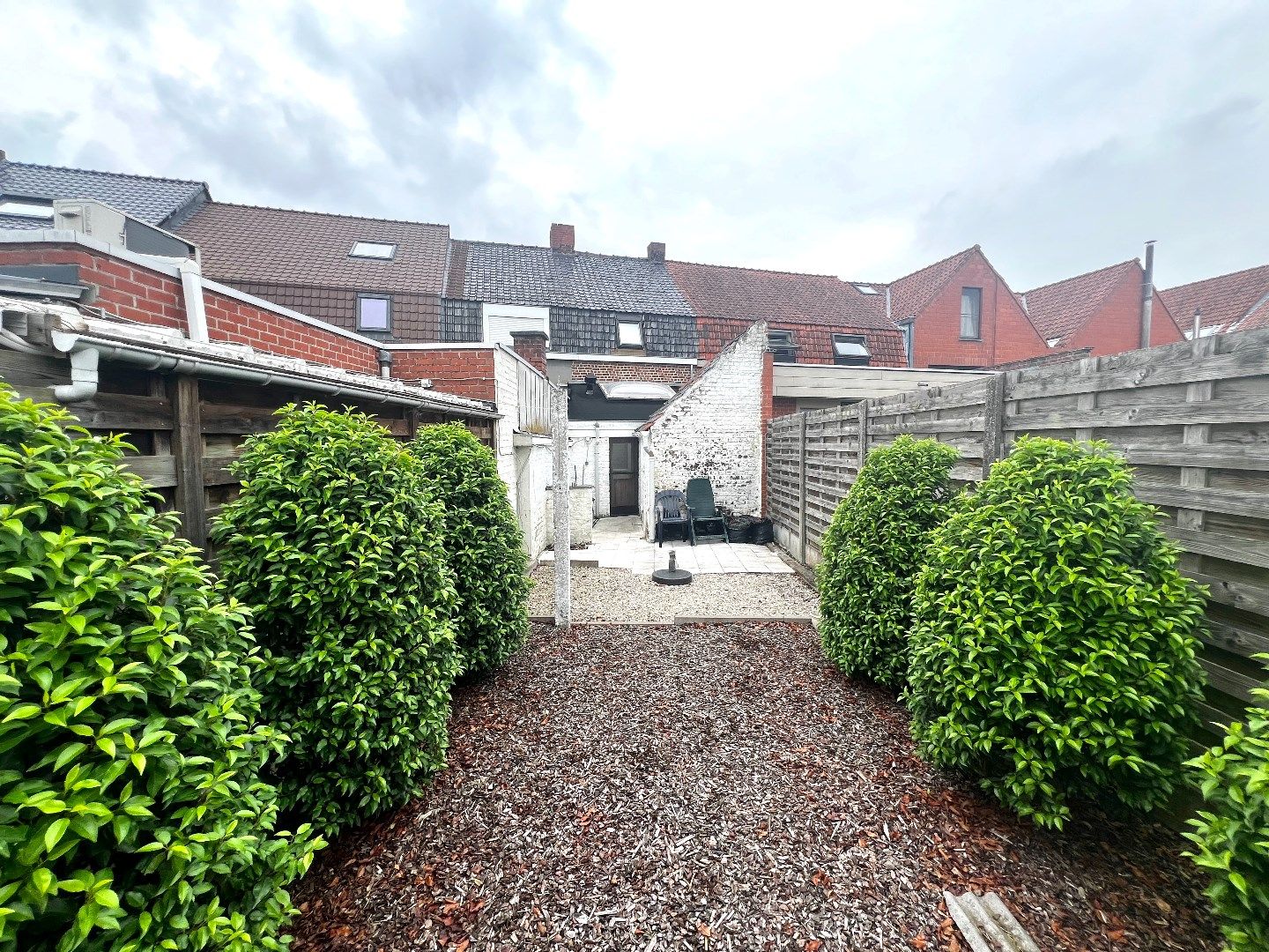 Centraal gelegen rijwoning met tuin in Harelbeke foto 16