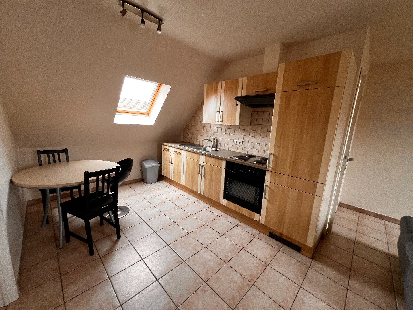 GEZELLIG GEMEUBELD APPARTEMENT MET 1 SLAAPKAMER IN CENTRUM IEPER foto 5