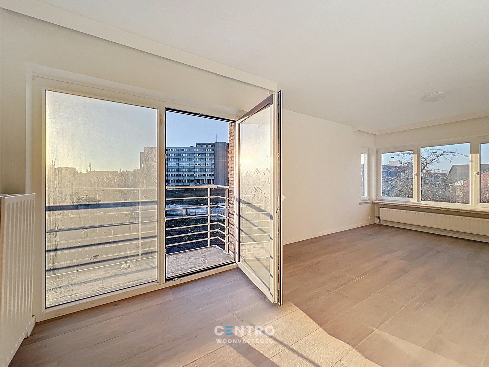 Volledig vernieuwde studio (± 40m²) met terras op tweede verdieping! foto 4