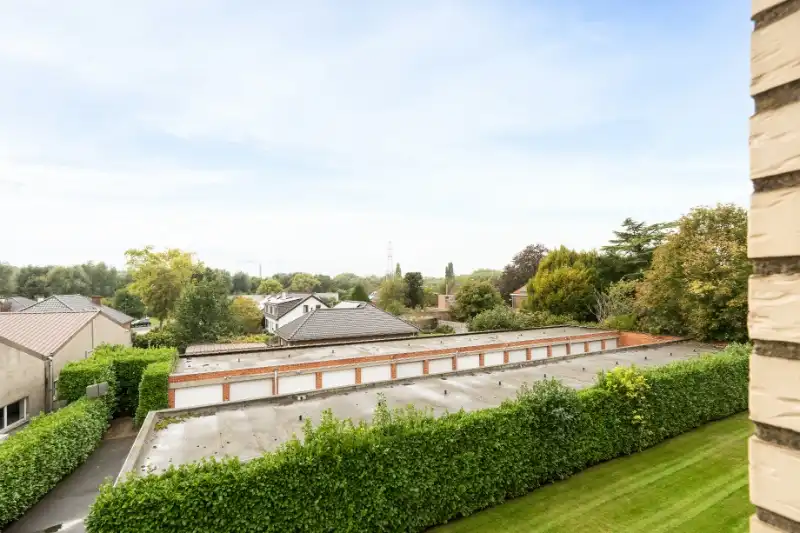 --- NIEUW --- Gunstig gelegen lichtrijk appartement met 3 slaapkamers + garagebox. foto 8