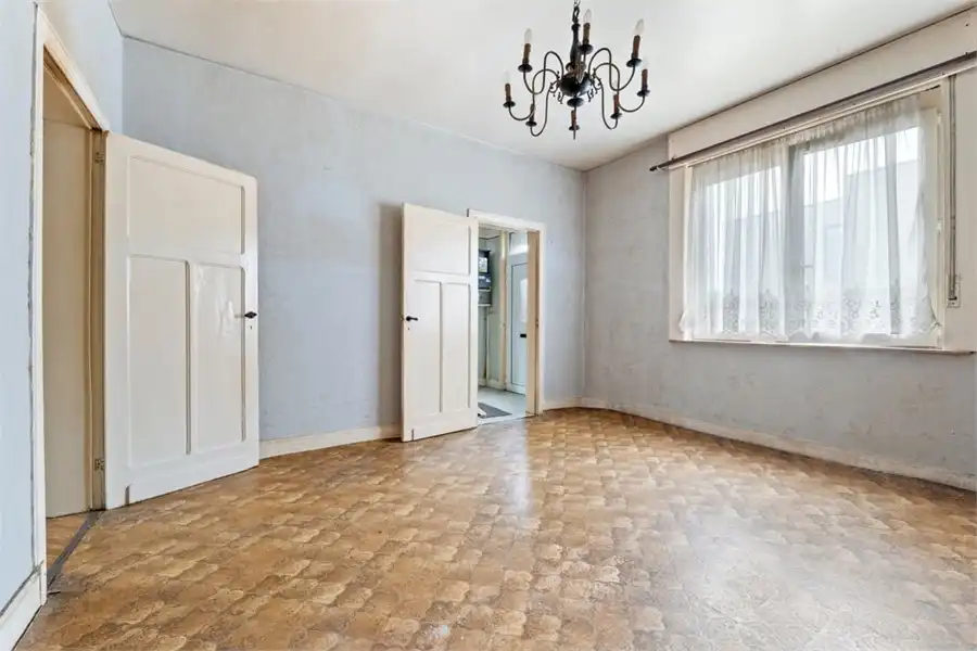 TE RENOVEREN GEZINSWONING MET LOODS IN HET LANDELIJKE GINGELOM foto 12