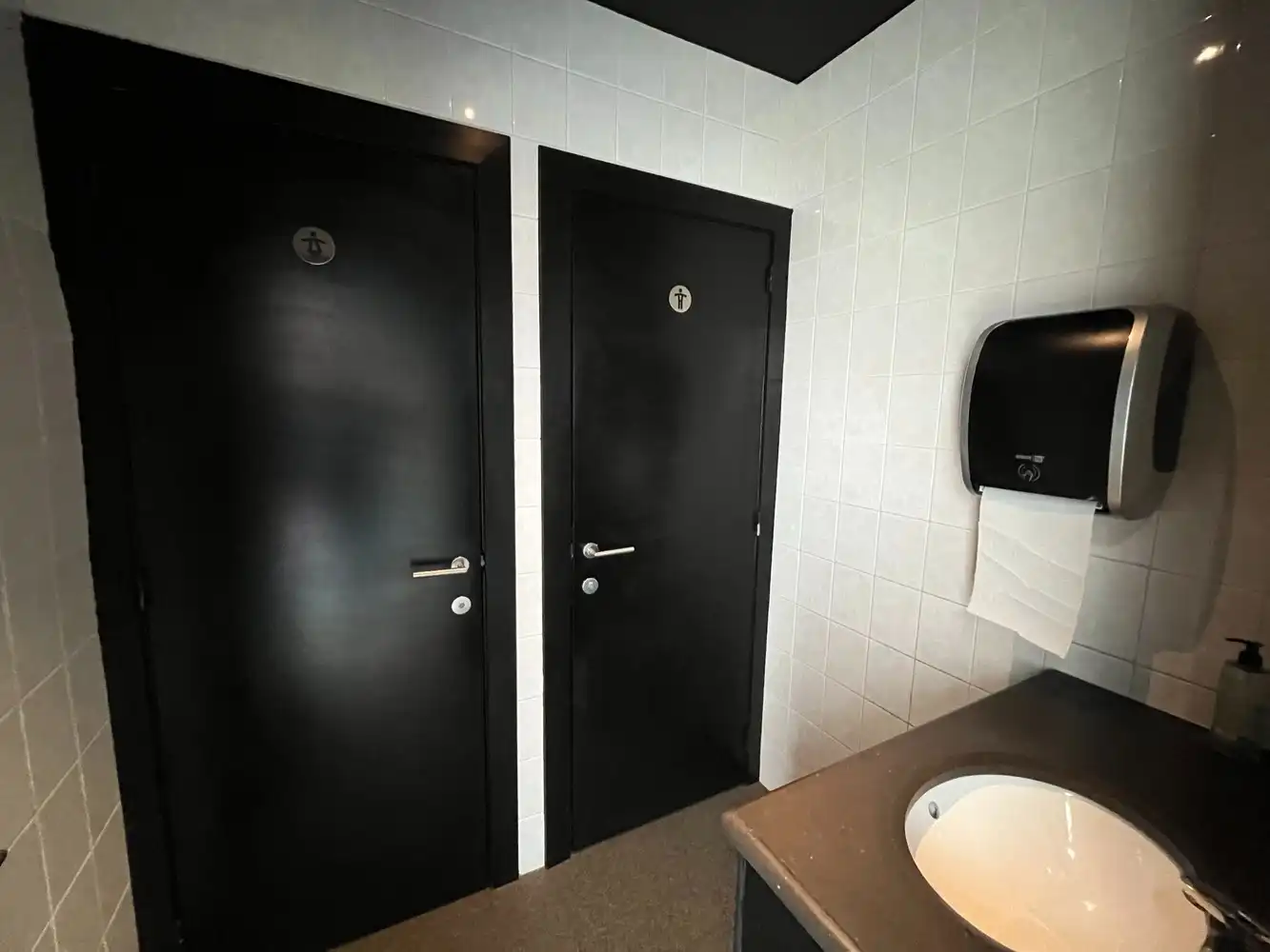 217m² kantoren + 696m² bedrijfshal foto 7