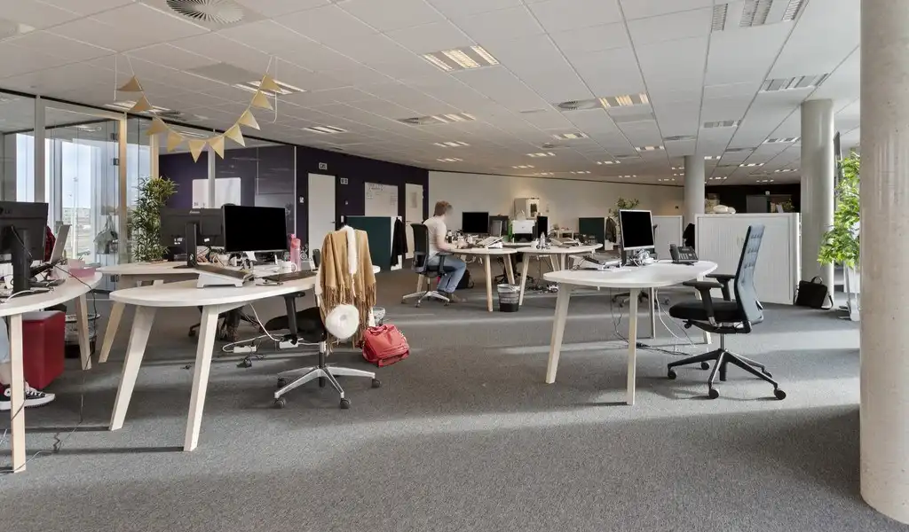 Gemeubelde kantoren met dienstverlening in Planet Business Center aan The Loop in Gent foto 15