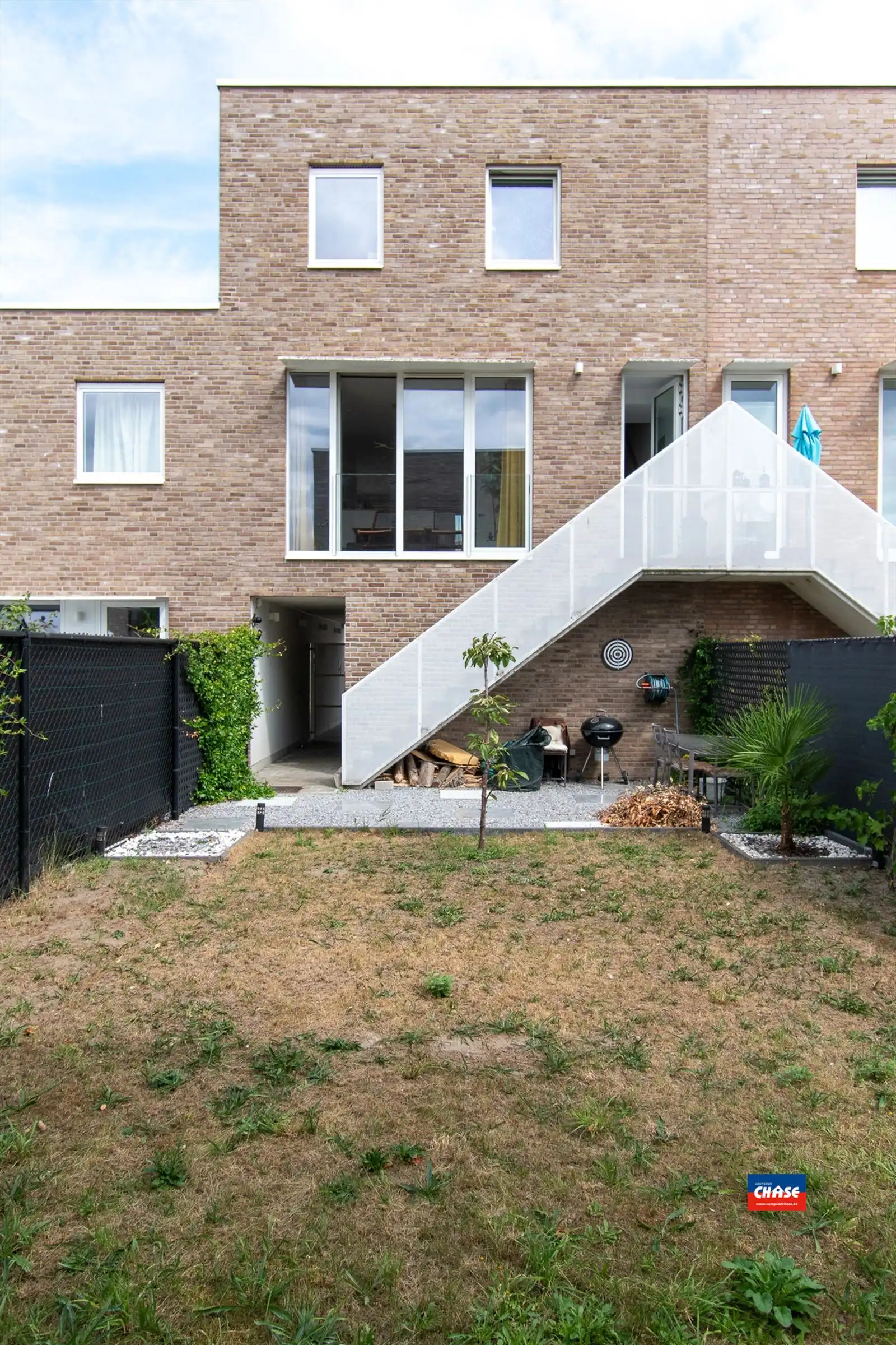 Nieuwbouw gezinswoning met 3 slaapkamers, oprit en tuin! foto 3