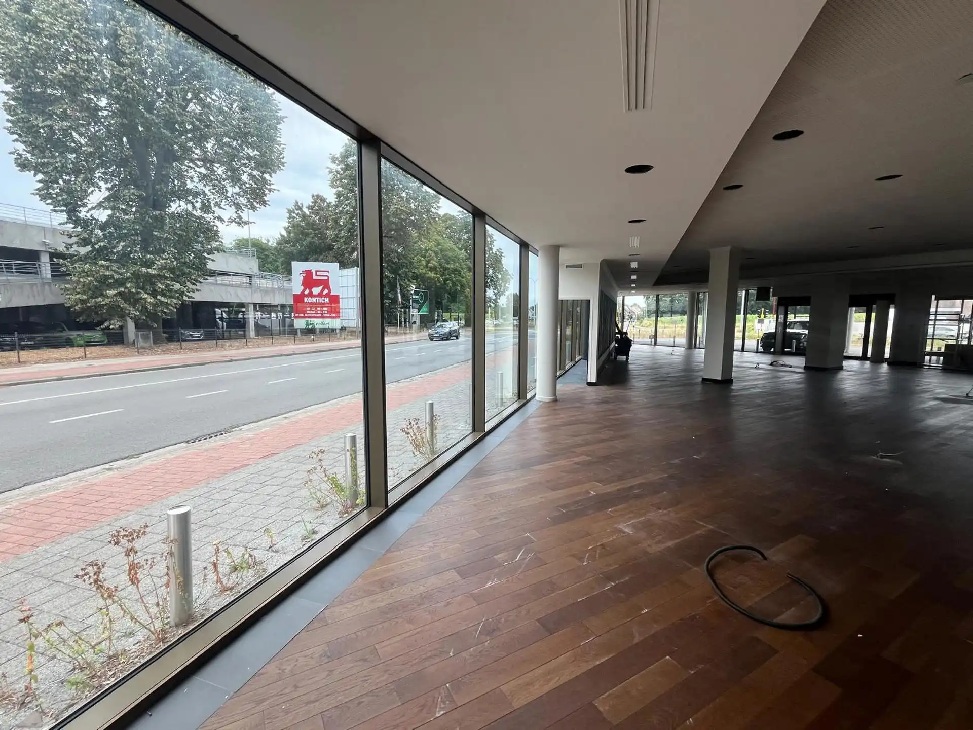 Commercieel gelijkvloers met uitstekende visibiliteit  foto 5