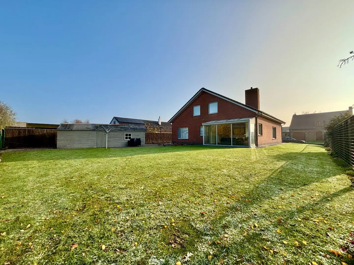 ALLEENSTAANDE VILLA OP 700M² IN EEN RUSTIGE WIJK MET 4SLPKS, GARAGE VOOR 2 WAGENS EN RUIME TUIN  foto 7