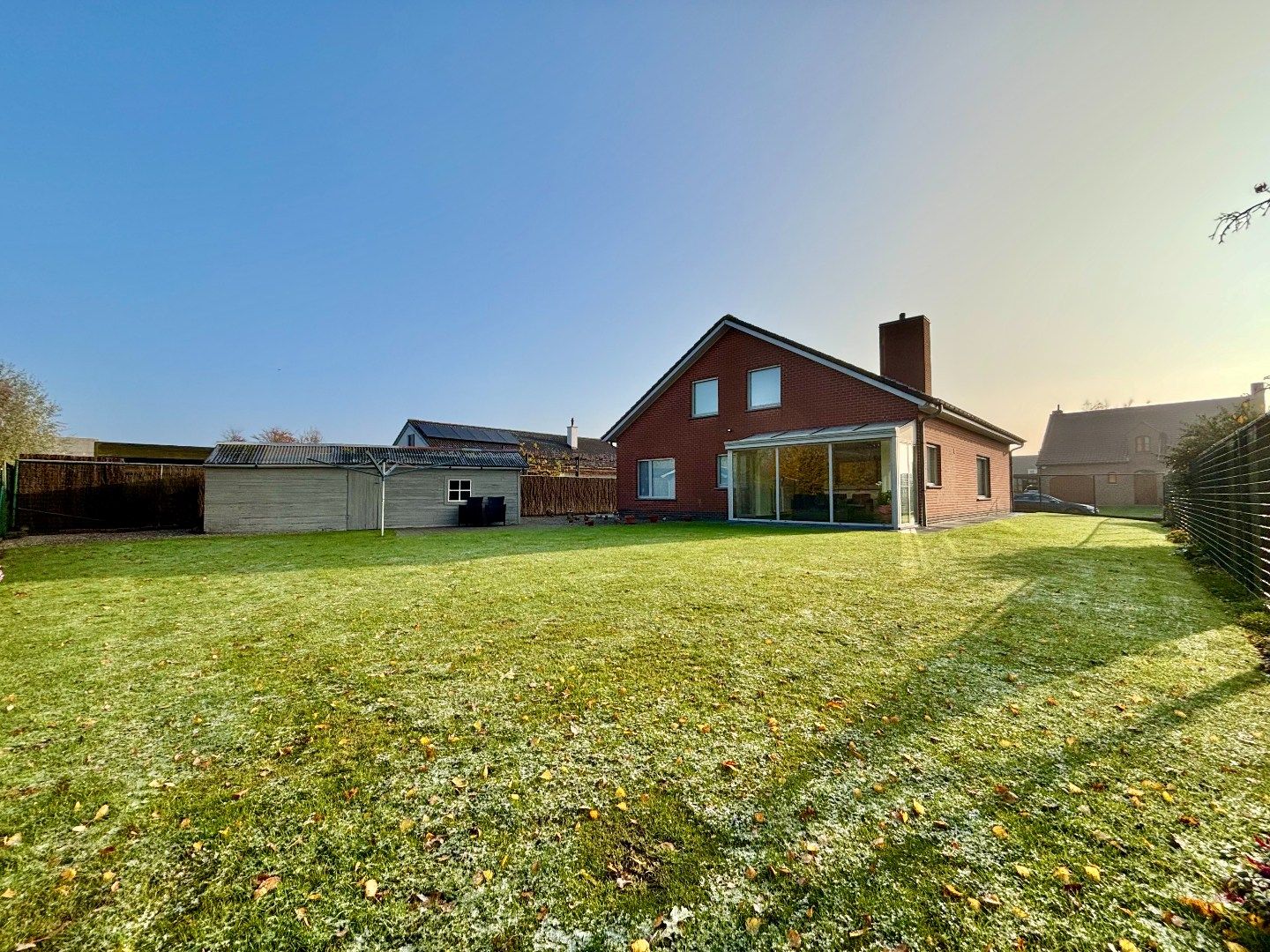 ALLEENSTAANDE VILLA OP 700M² IN EEN RUSTIGE WIJK MET 4SLPKS, GARAGE VOOR 2 WAGENS EN RUIME TUIN  foto 7