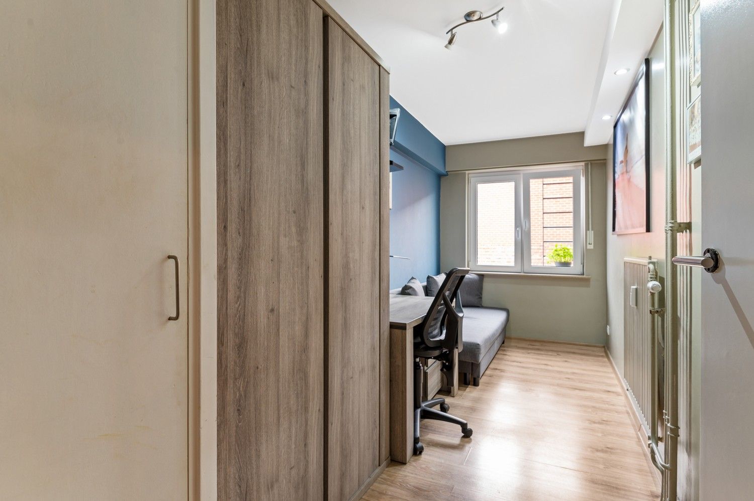 Instapklaar appartement met 3 slaapkamers, mooi terras, tuin en garagebox op toplocatie in Borgerhout! foto 9