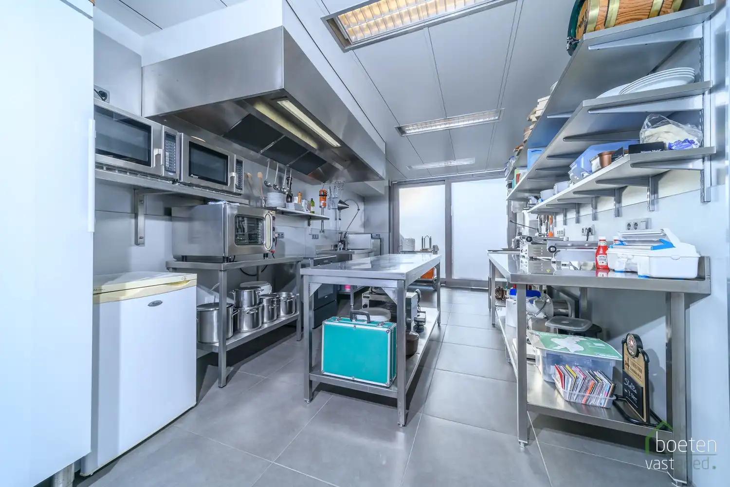 BEVEREN AAN DE IJZER: Handelszaak (momenteel horeca) met heel wat ruimte, woonst én zalige tuin op 1.150m² totale grondoppervlakte. foto 9