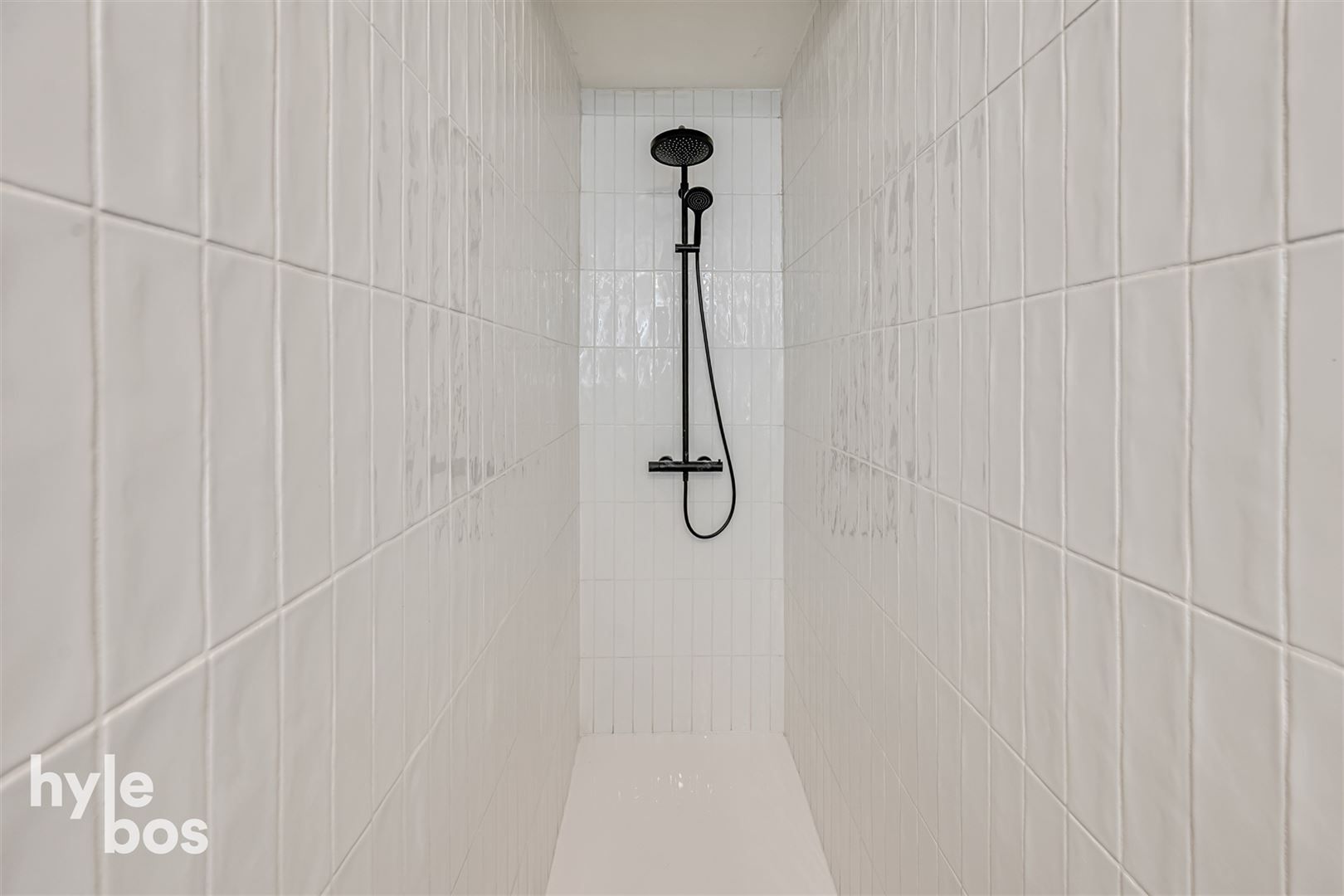 Gerenoveerd appartement met garage in gezellige woonwijk foto 9