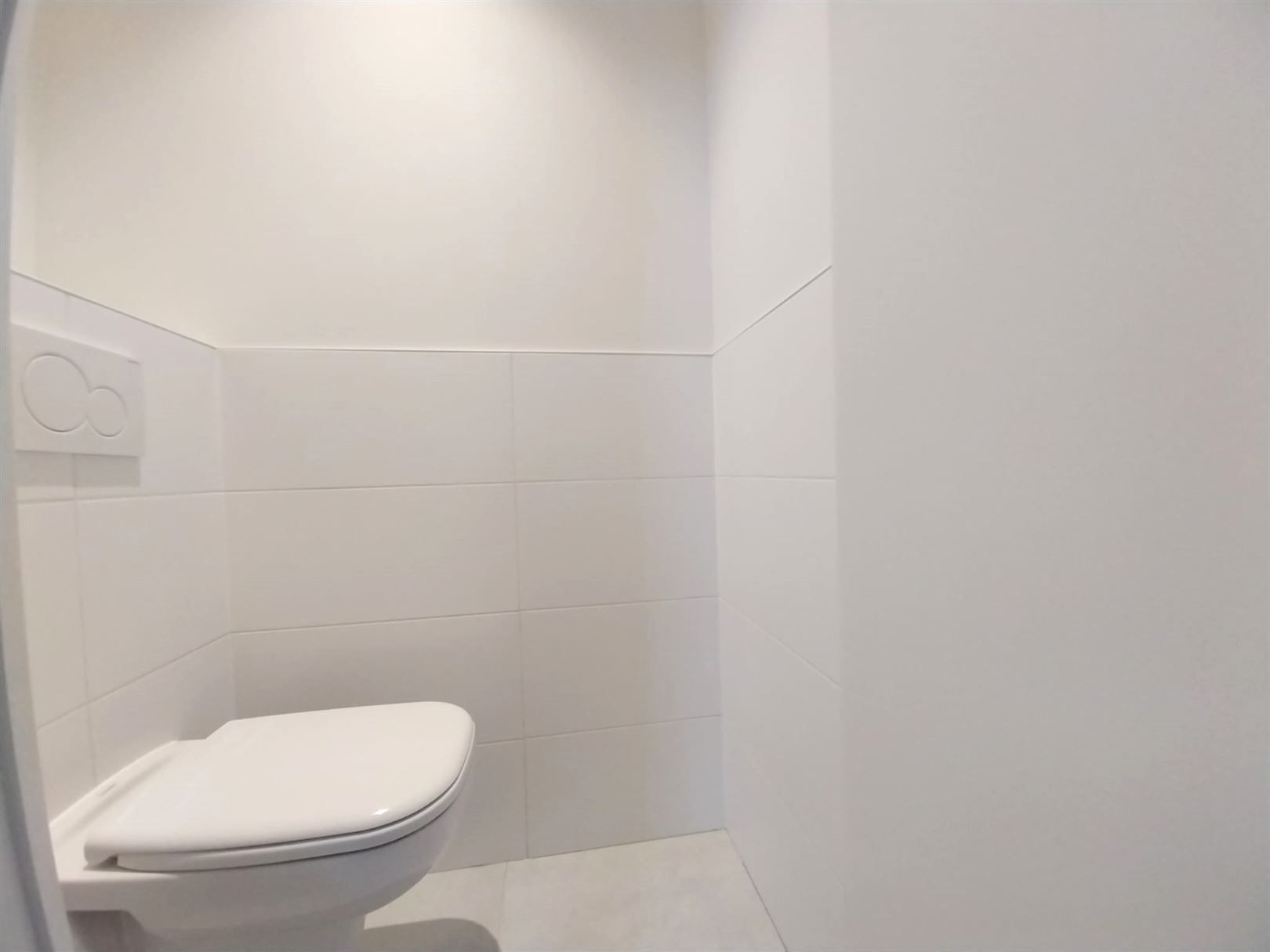 TE HUUR: Volledig gerenoveerd appartement met 1 slaapkamer te Munsterbilzen! foto 9