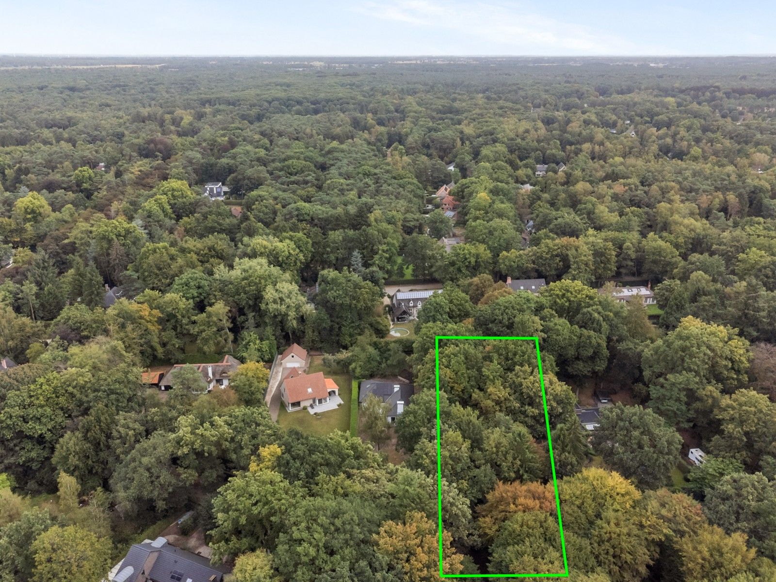 Bouwgrond van 2.231 m² in een oase van groen en rust foto {{pictureIndex}}