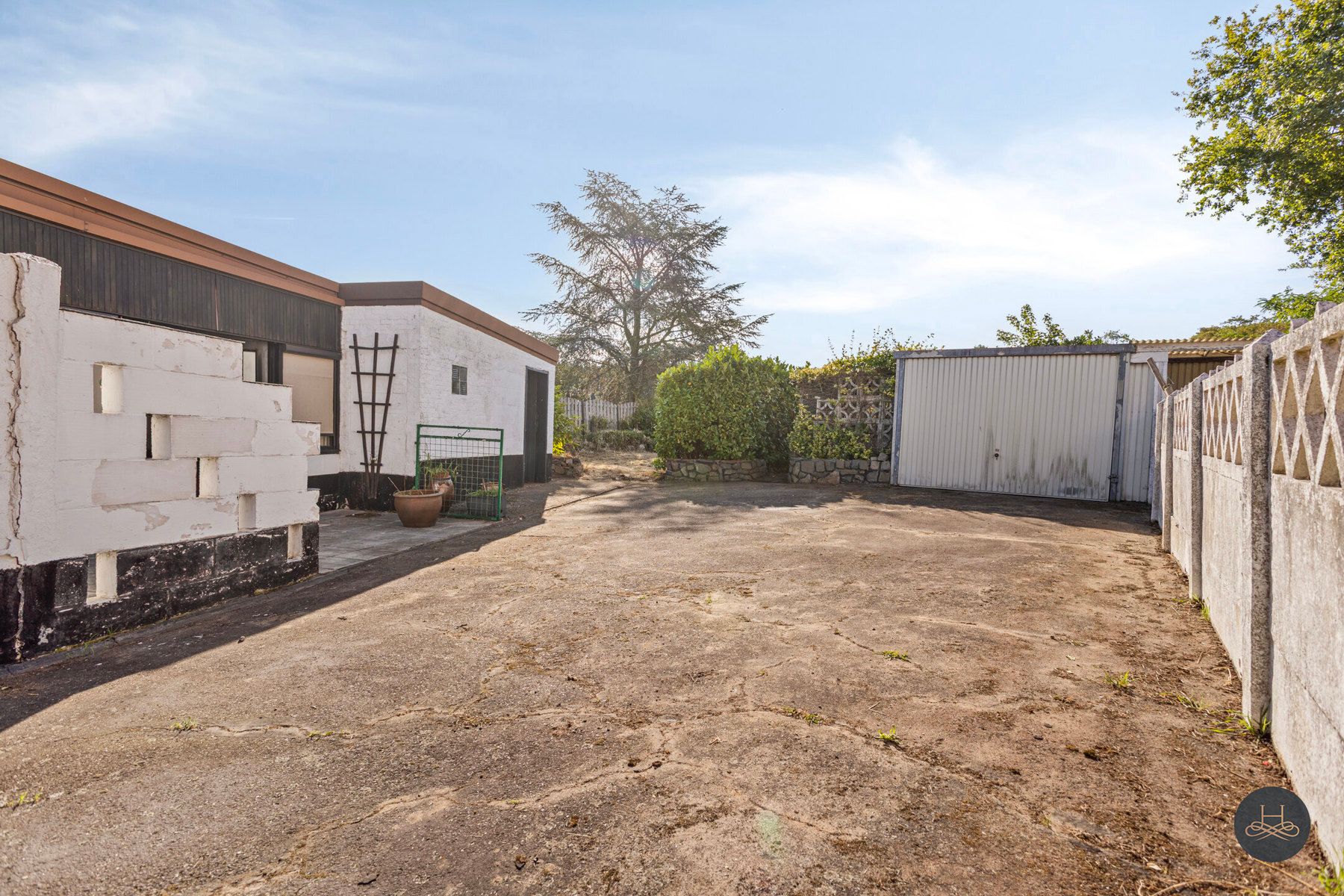 Karaktervolle en ruime halfopen woning met leuke tuin foto 24