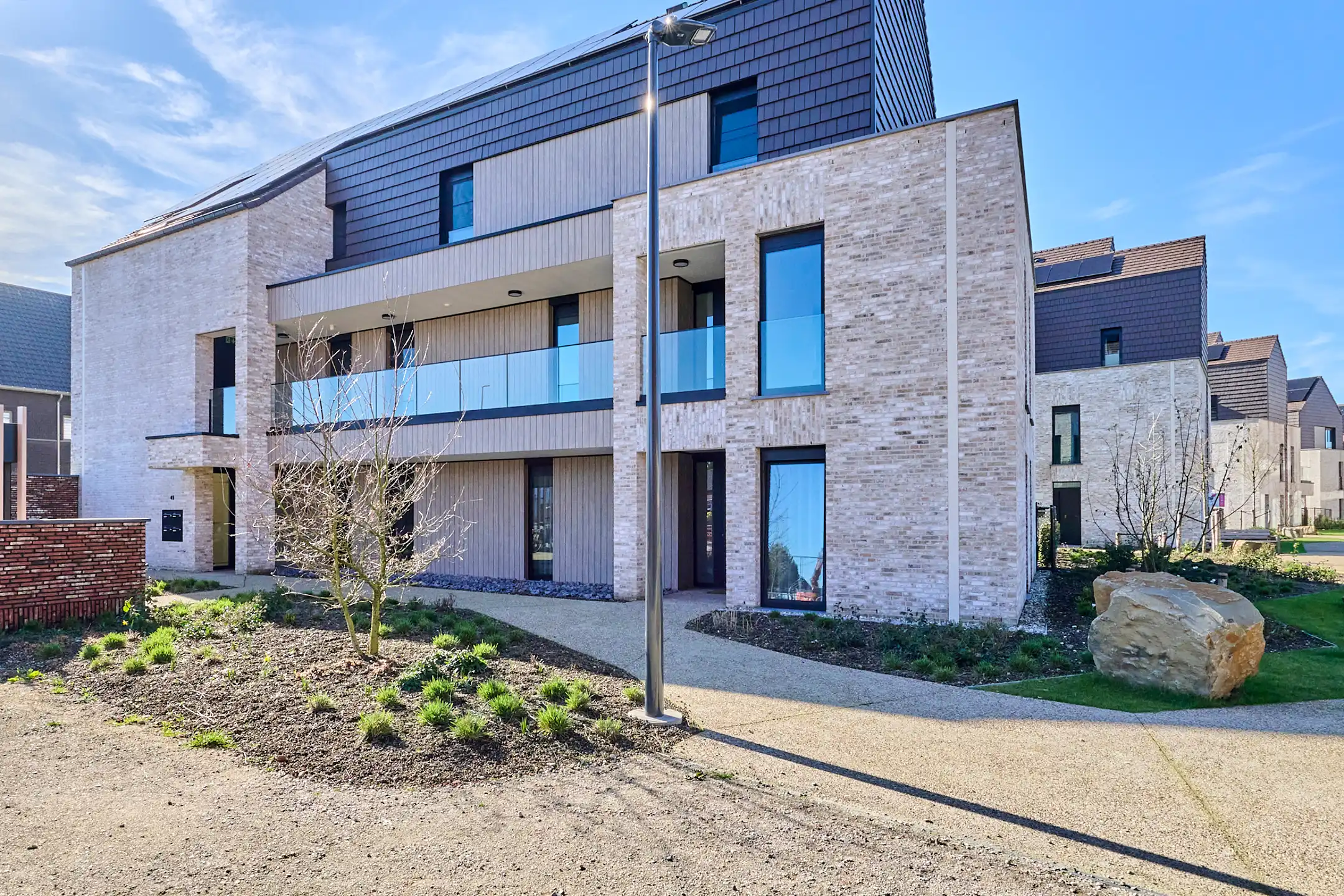 Mooi ruim gelijkvloers nieuwbouw appartement met tuintje ! foto 2