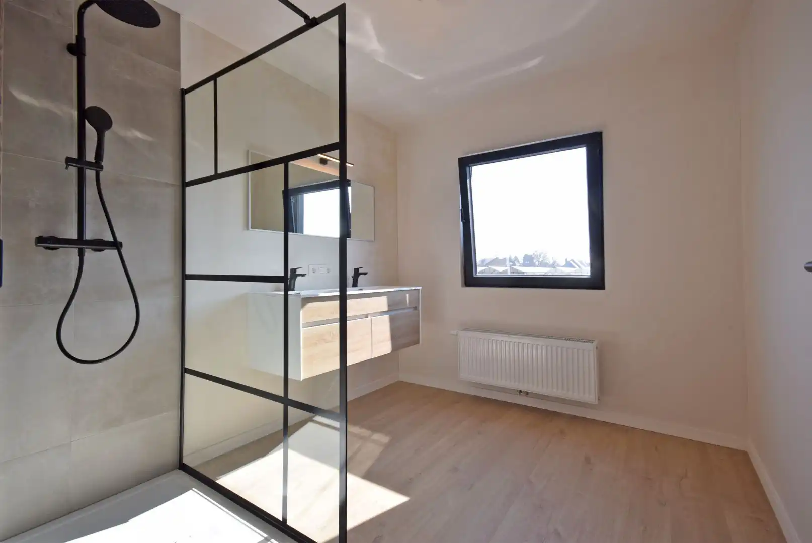 GERENOVEERDE WONING MET 3 SLAAPKAMERS foto 7