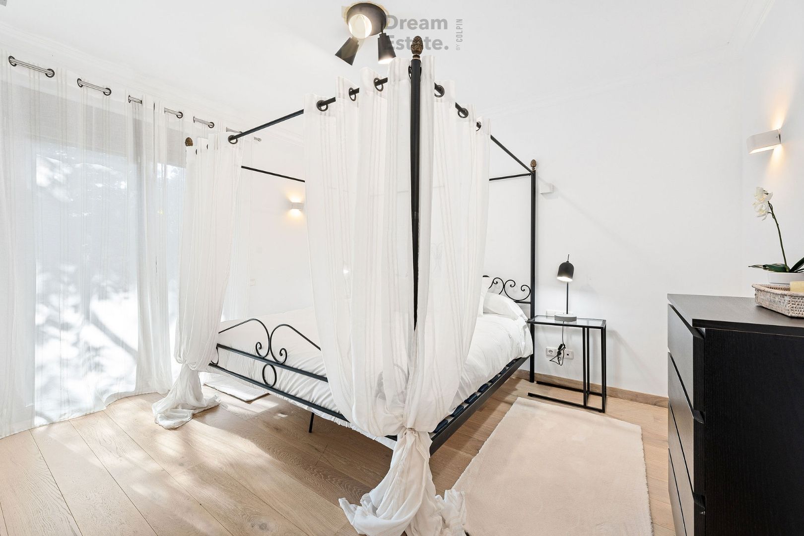 Welkom in deze prachtige villa te El Paraiso, een mix van Andalusische charme en moderne elegantie. foto 34