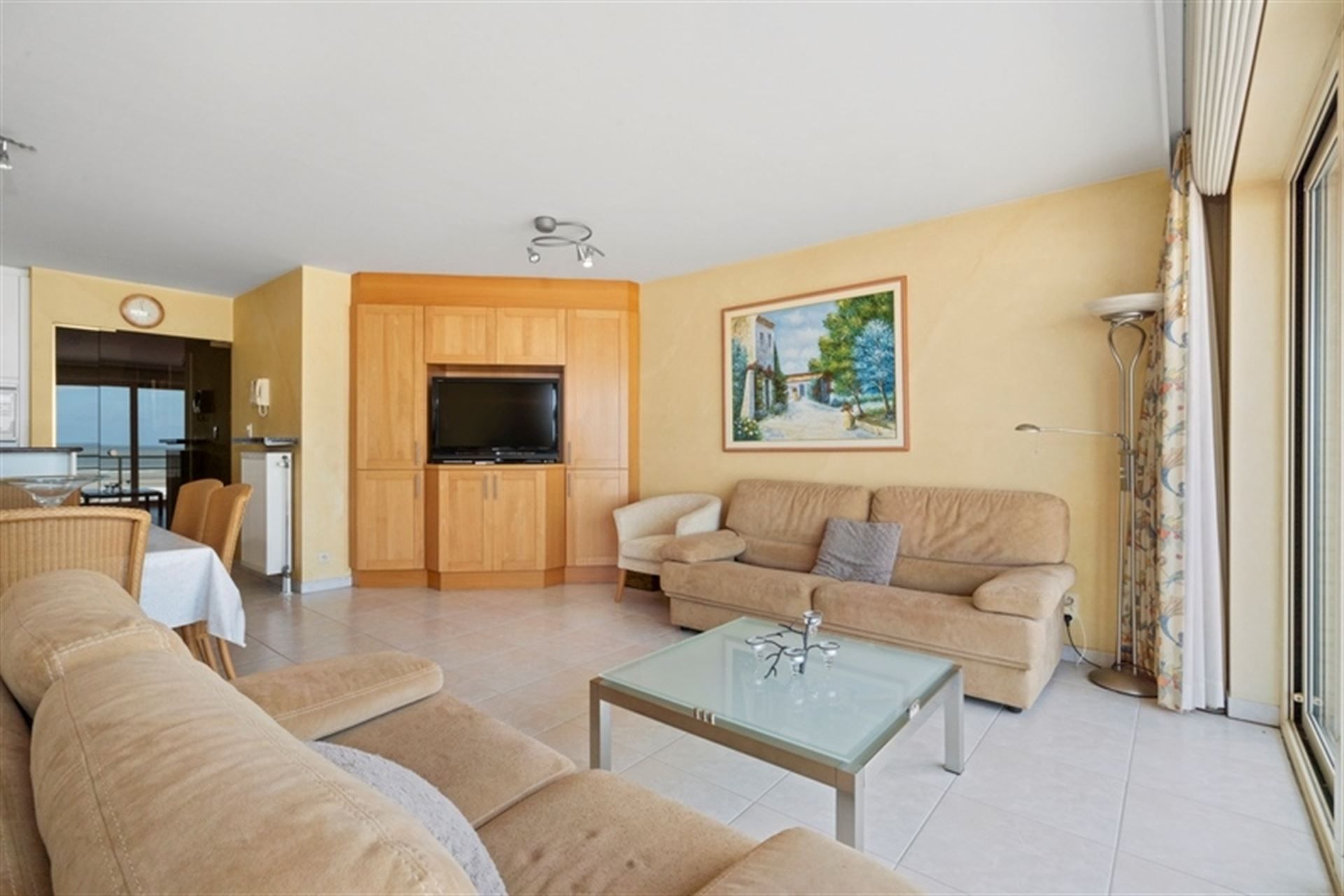 VERZORGD GEMEUBELD APPARTEMENT foto 3