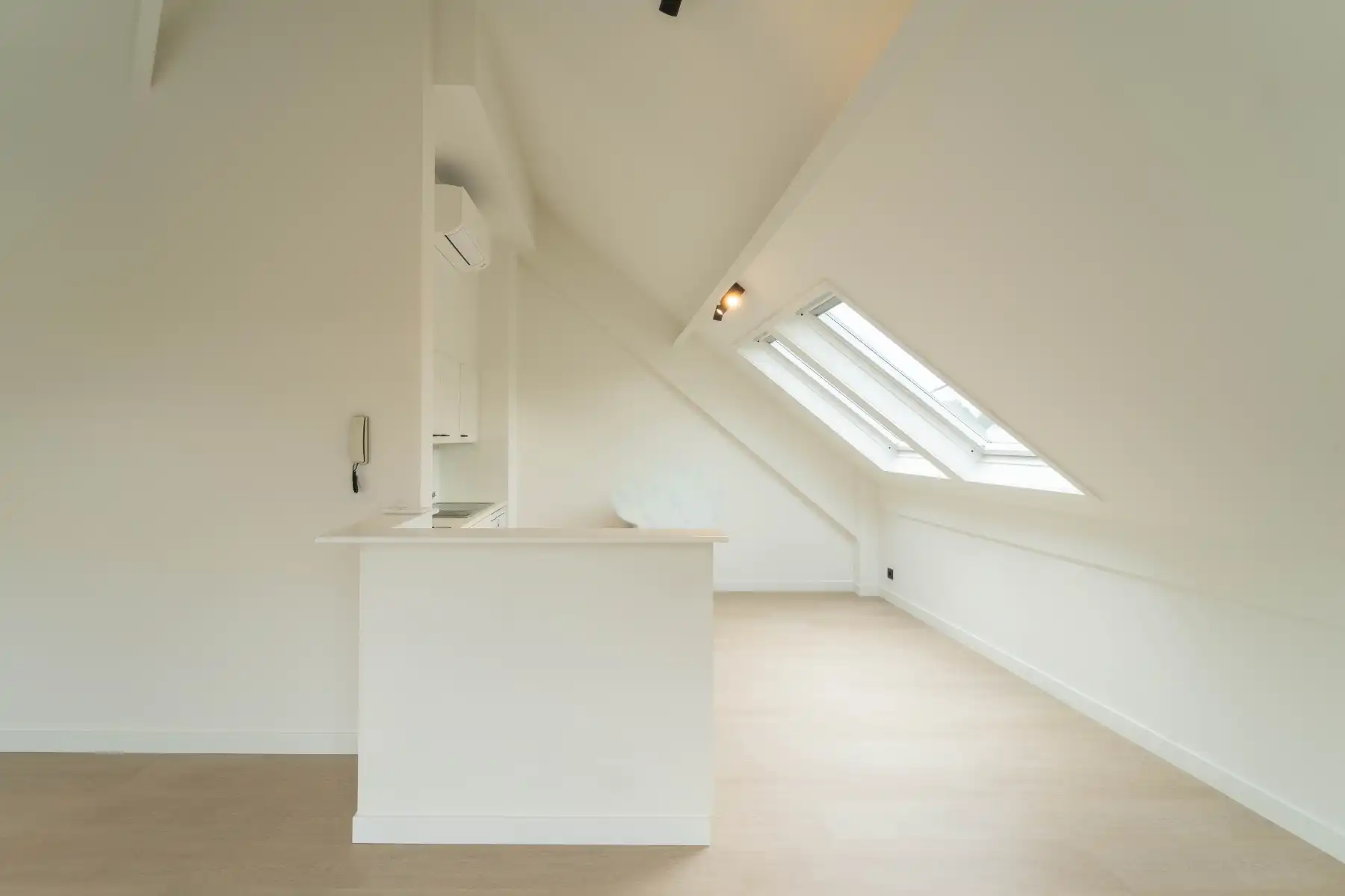 Gerenoveerd, lichtrijk 2 slpk-appartement met zonneterras foto 9