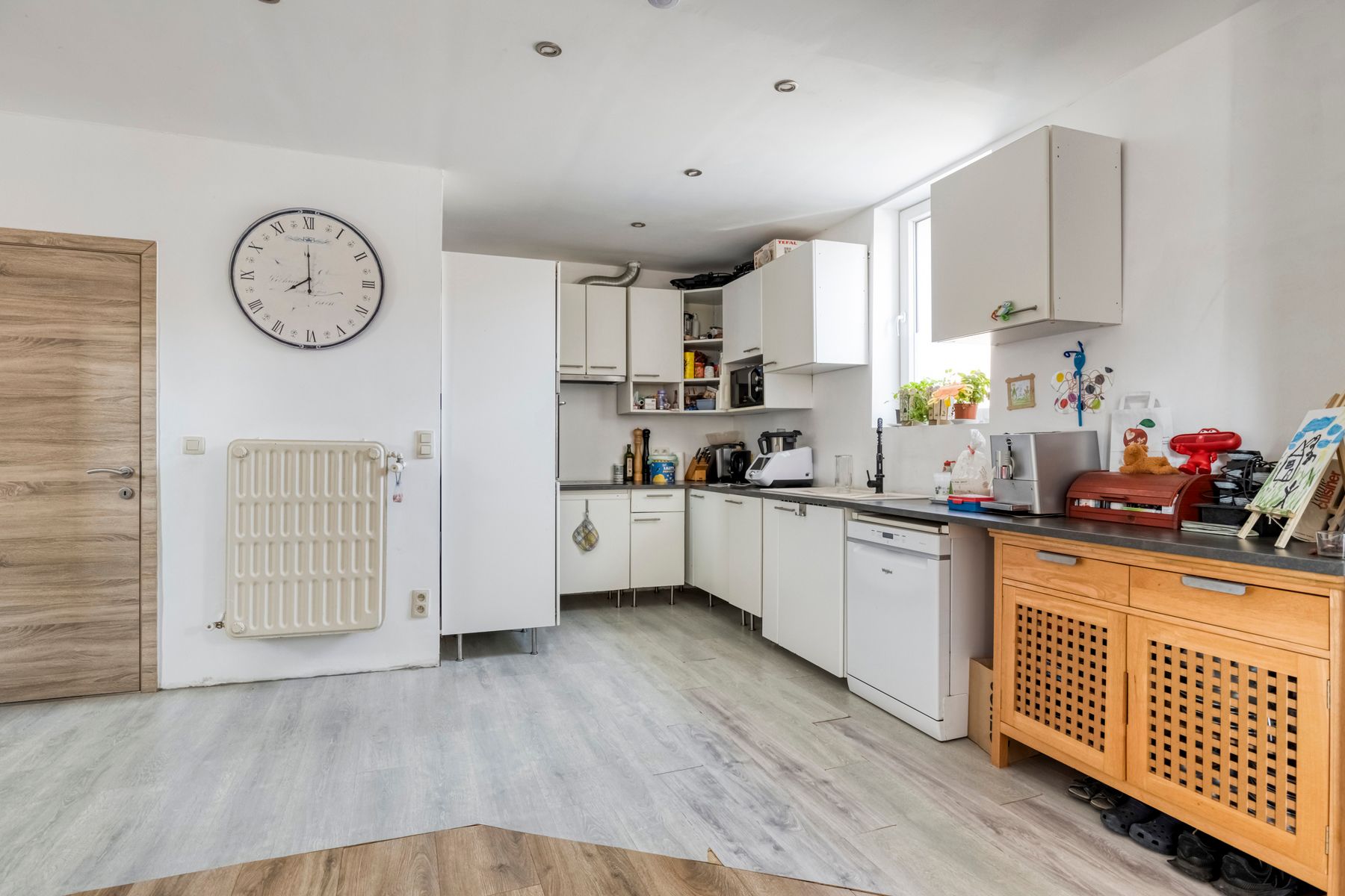 Centraal gelegen gerenoveerde 2-gevel foto 6