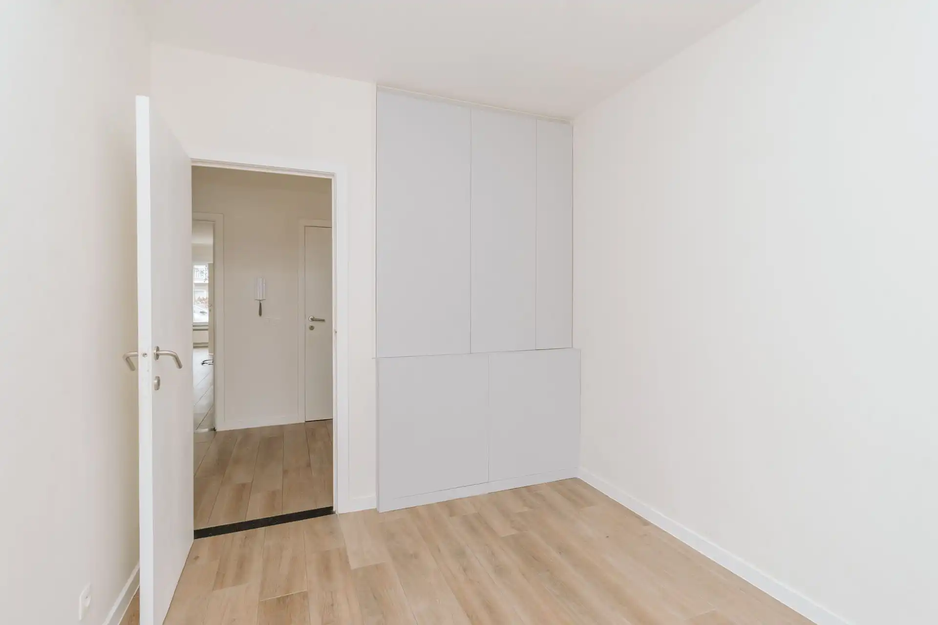 Instapklaar appartement met grote tuin in Berchem foto 11