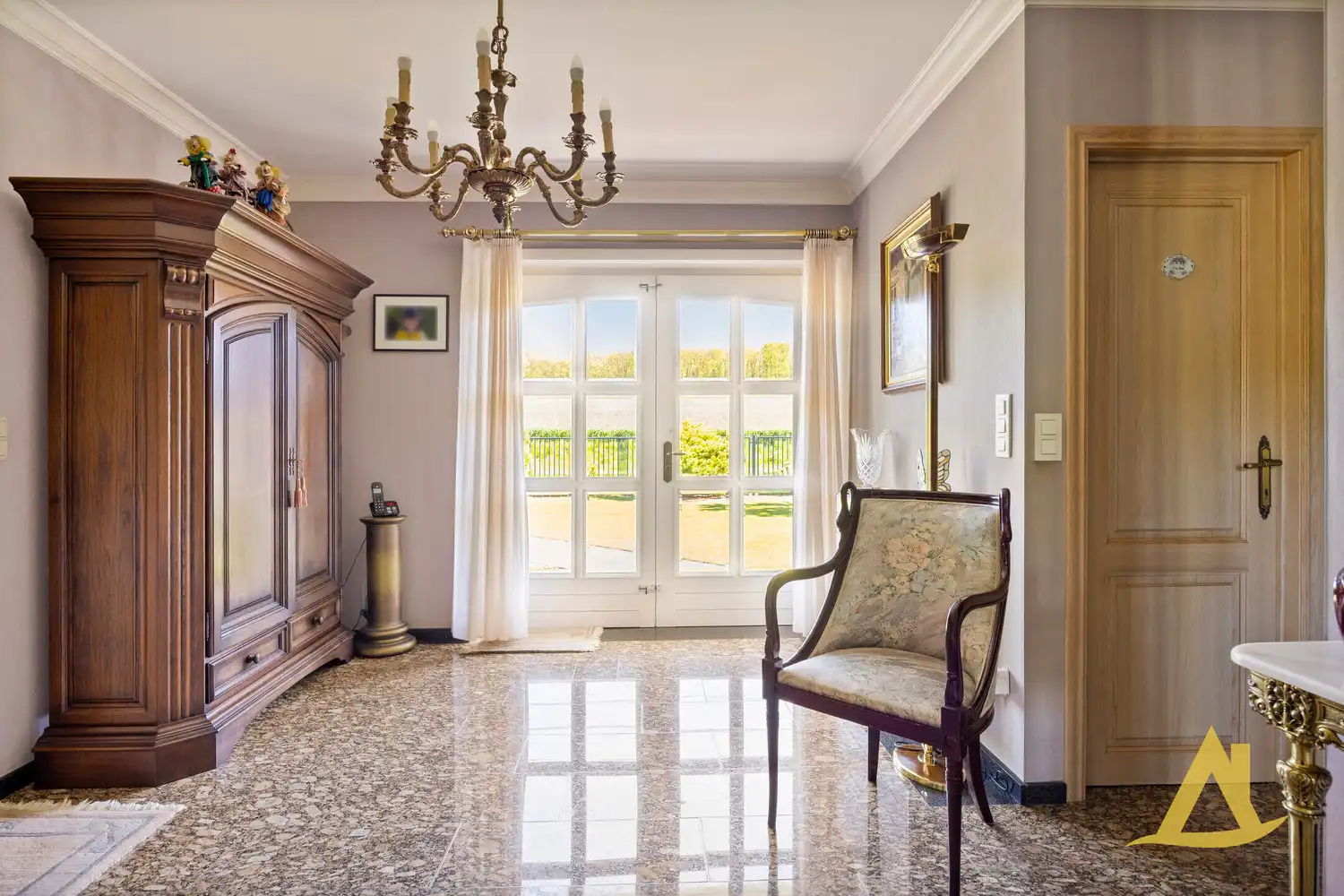 EXCLUSIEVE VILLA MET PARKTUIN EN ZWEMVIJVER OP EEN PERCEEL VAN 1HA 5A 16CA! foto 10