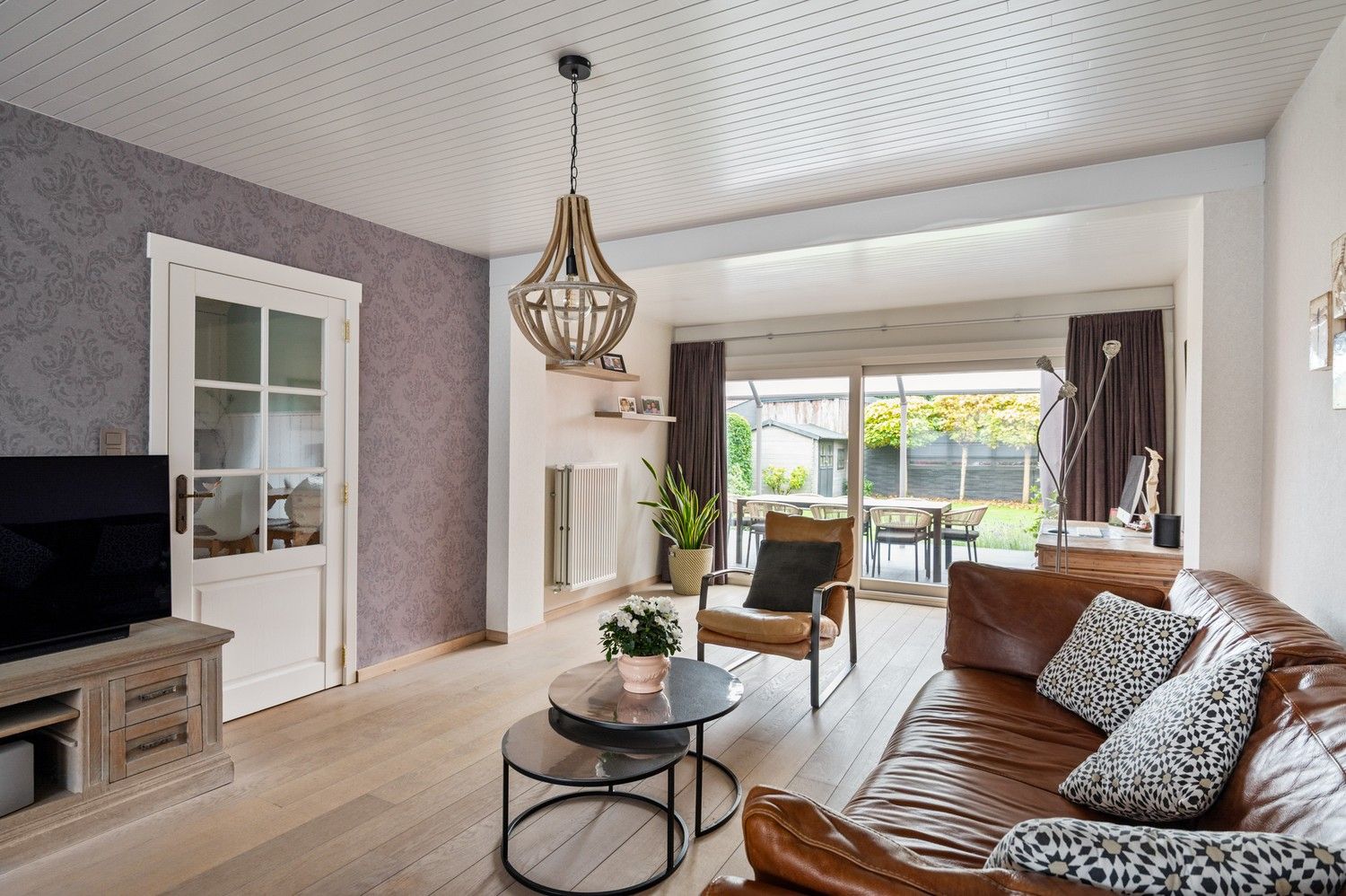 Prachtige recent gerenoveerde gezinswoning met tuin en garage in hartje Brasschaat foto 5