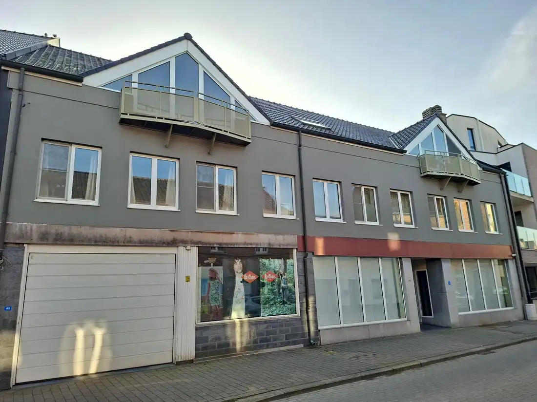 Knus dakappartement met twee slaapkamers foto {{pictureIndex}}