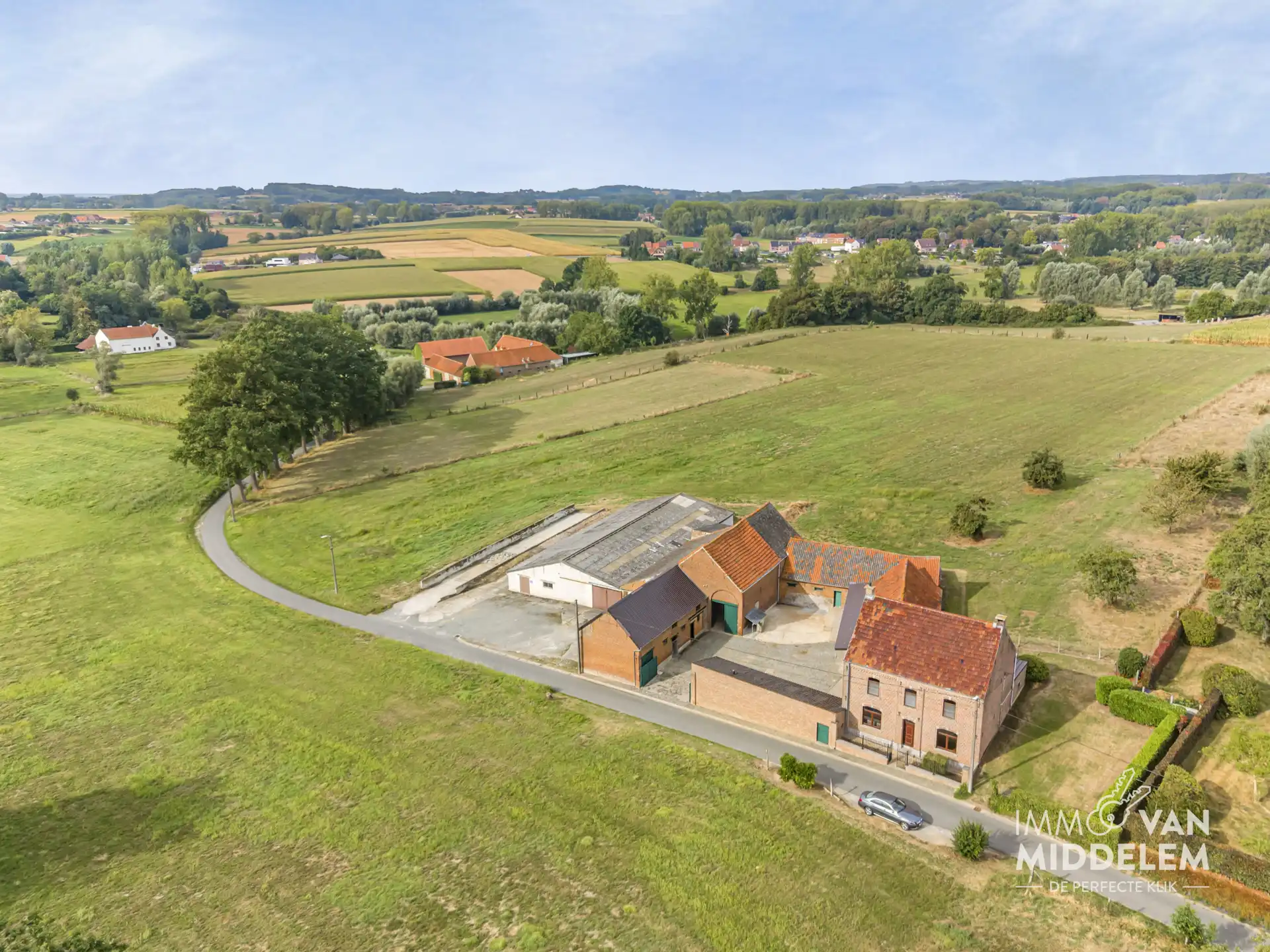 LANDELIJKE HOEVE MET BIJGEBOUWEN op ± 8,35 HECTAREN foto 2