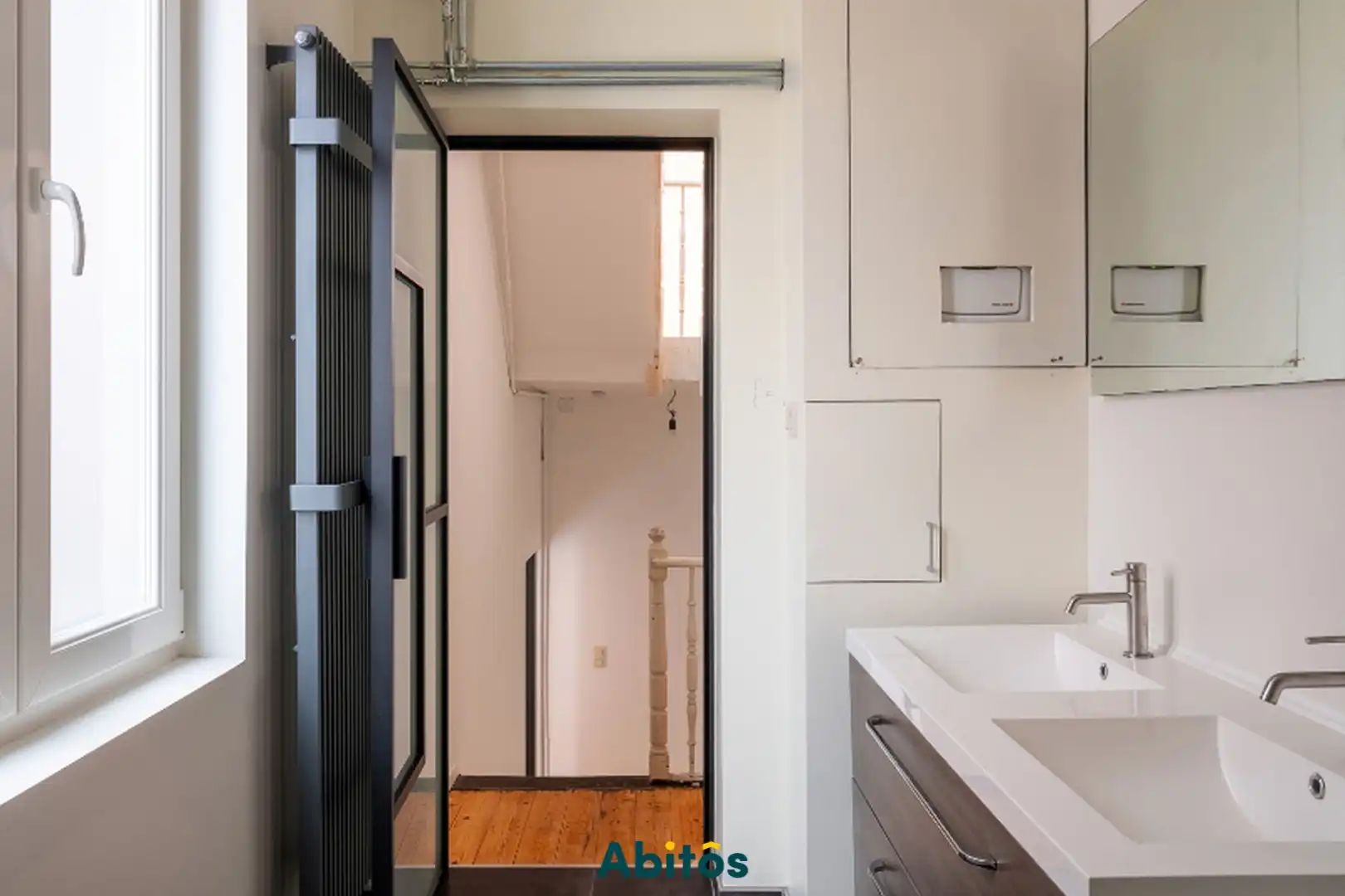 Gerenoveerde herenwoning met 4 slaapkamers en 2 badkamers foto 14