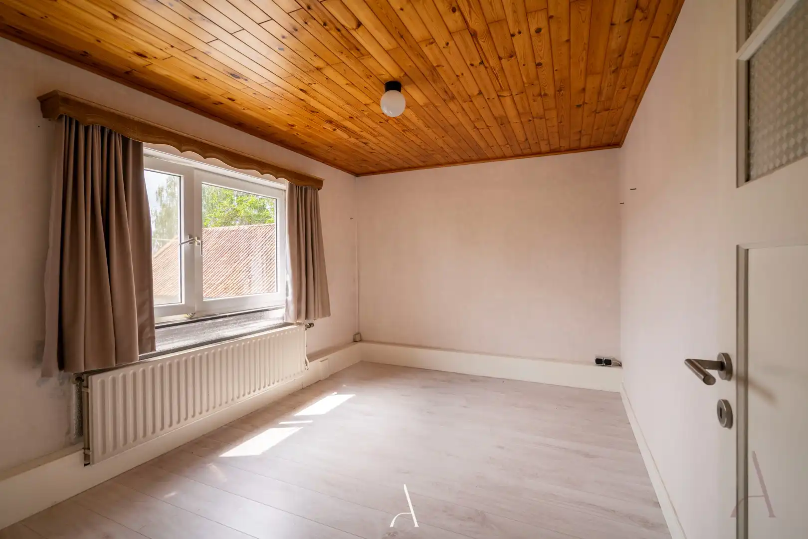 Karaktervolle hoeve-eigendom met drie afzonderlijke gebouwen op ca. 2.323 m² in landelijke omgeving van Kinrooi foto 18