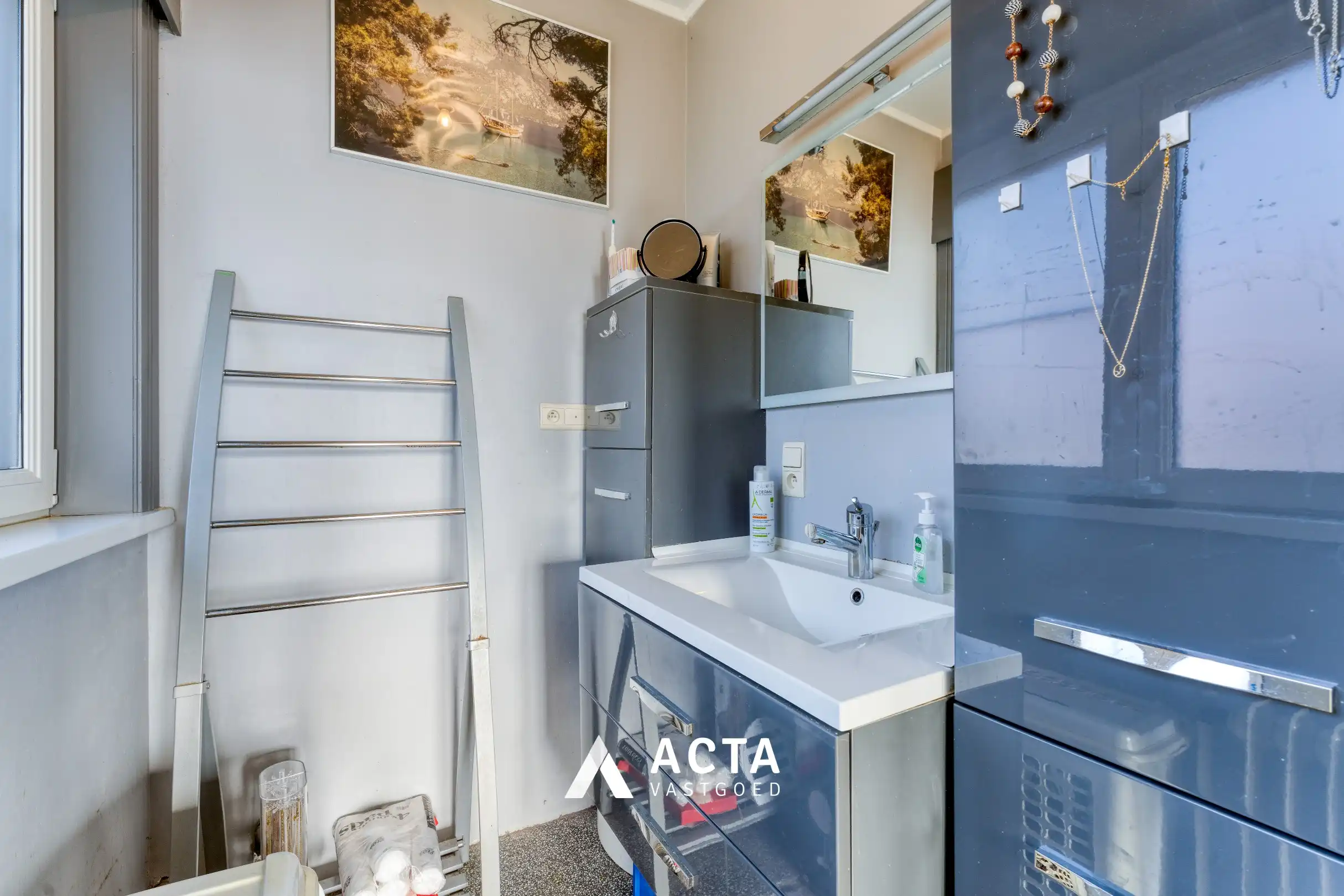 Halfopen bebouwing met vier slaapkamers en dubbele garage in Mariakerke foto 11