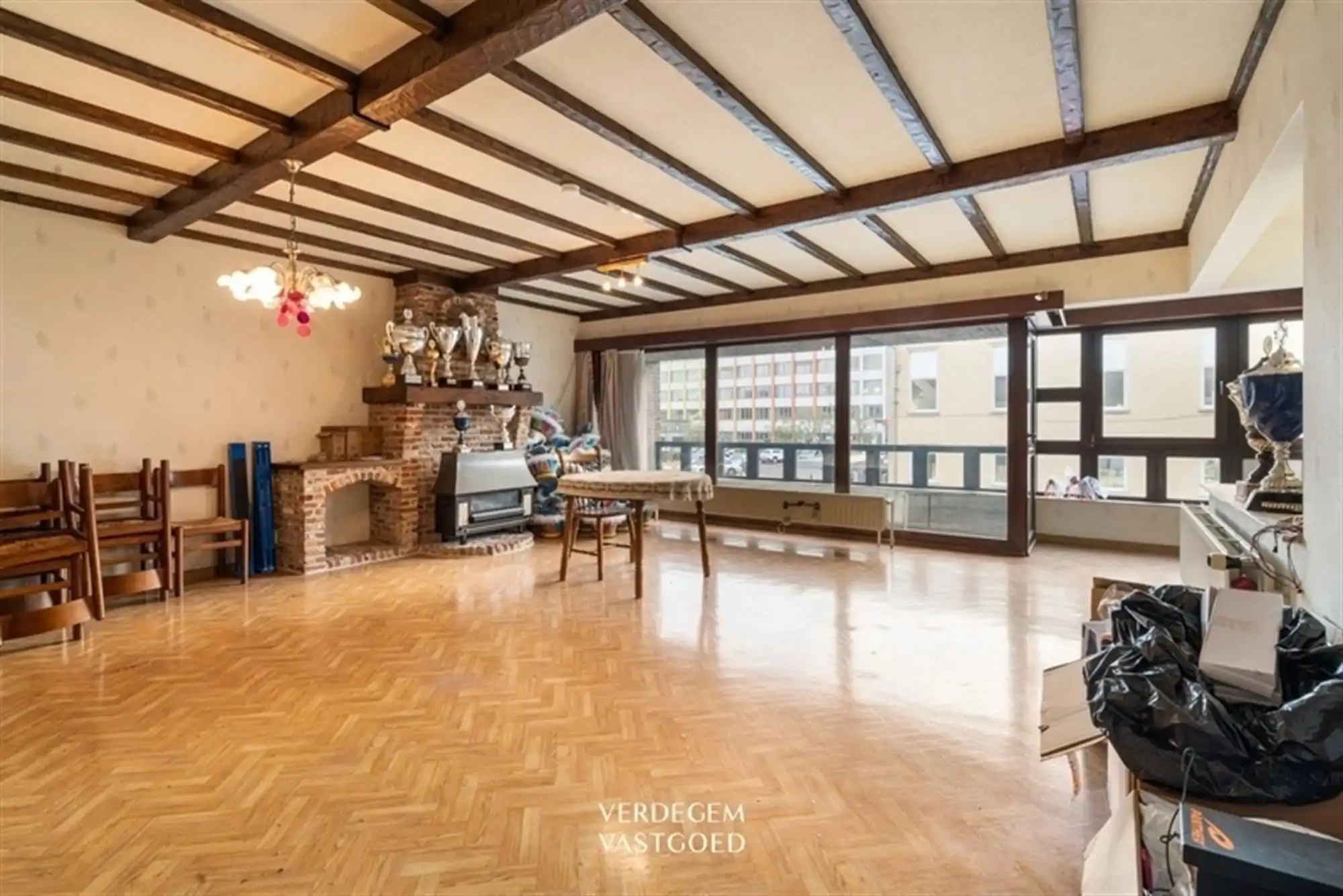 Handelspand met woonst tegenover ziekenhuiscampus Lokeren foto 5