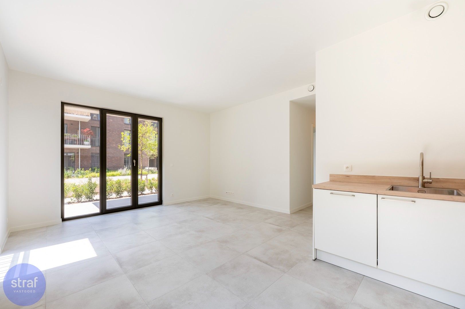 Gloednieuw tweeslaapkamerappartement met alleen maar groene vinkjes! foto 3